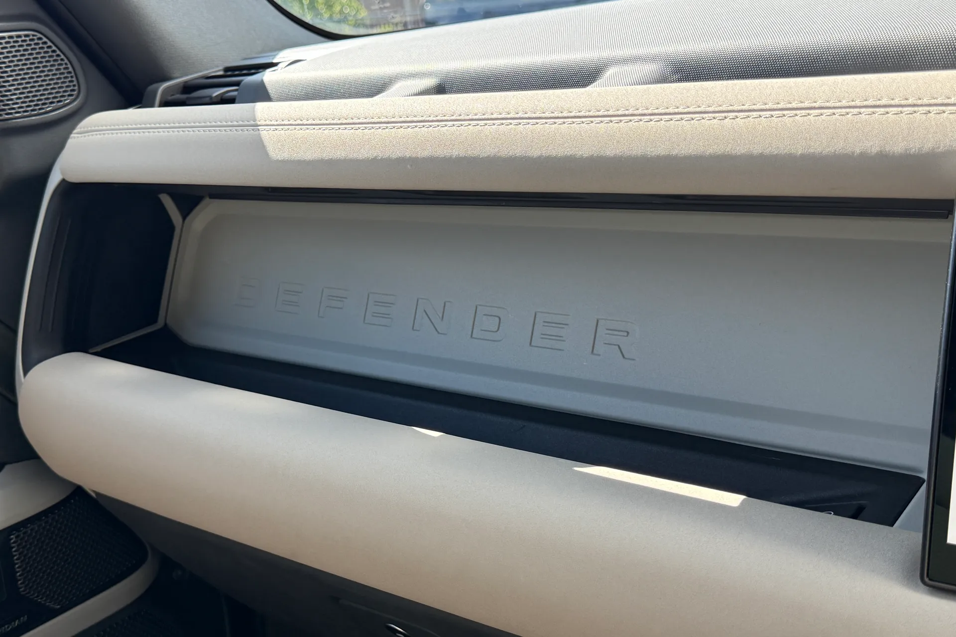 LAND ROVER DEFENDER thumbnail image number 70