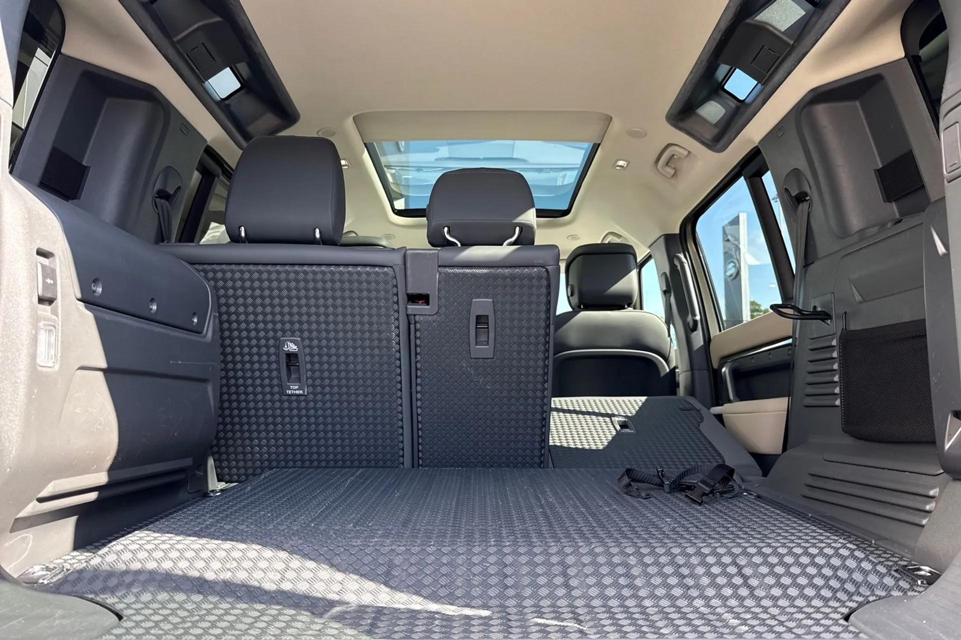 LAND ROVER DEFENDER thumbnail image number 52