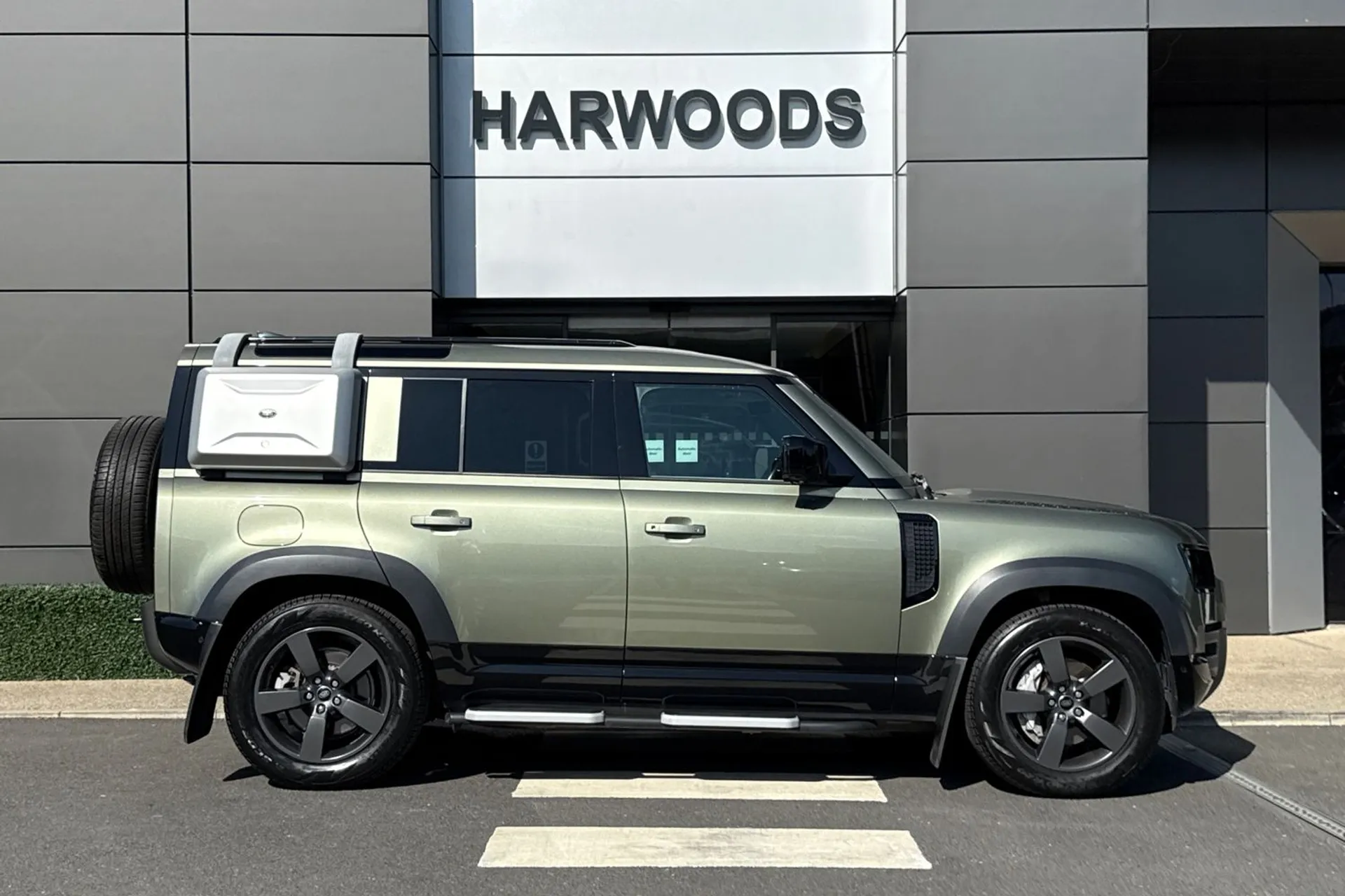 LAND ROVER DEFENDER thumbnail image number 2