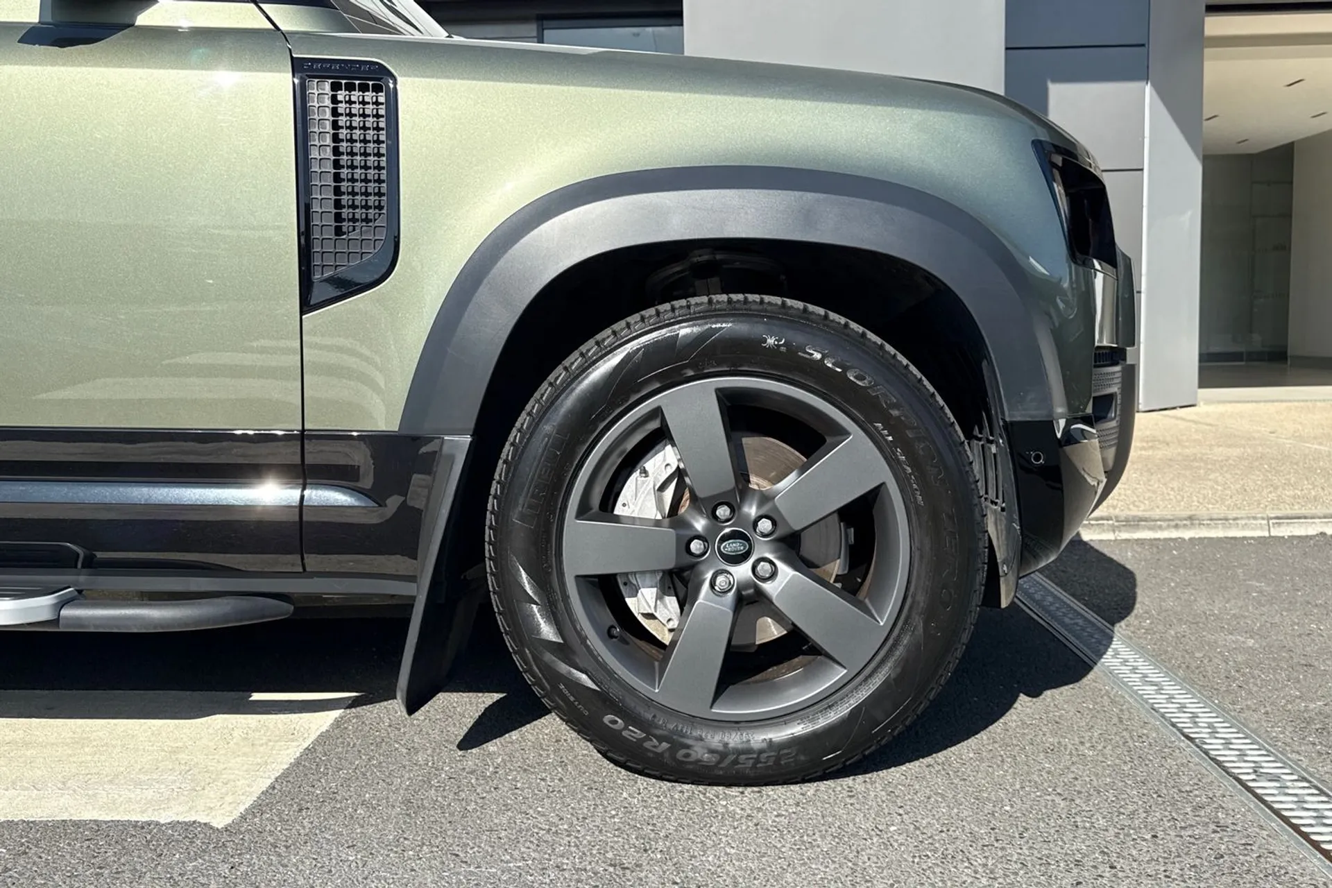 LAND ROVER DEFENDER thumbnail image number 24