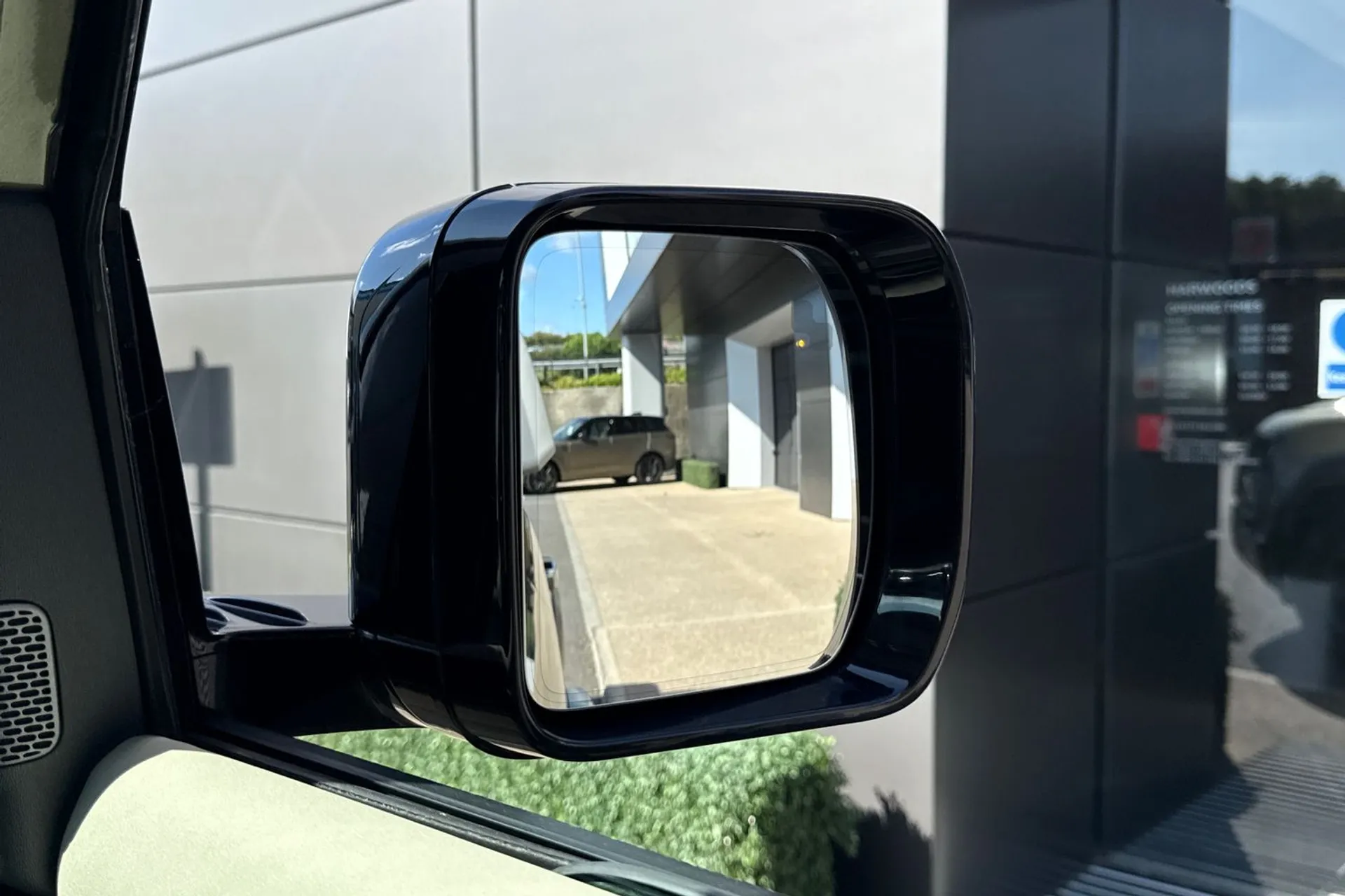 LAND ROVER DEFENDER thumbnail image number 9