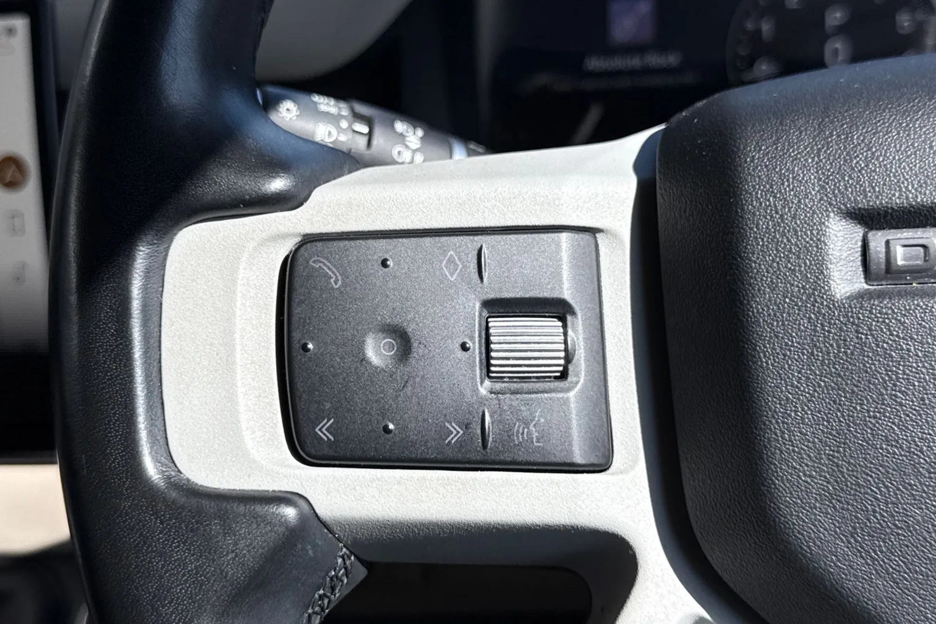 LAND ROVER DEFENDER thumbnail image number 43
