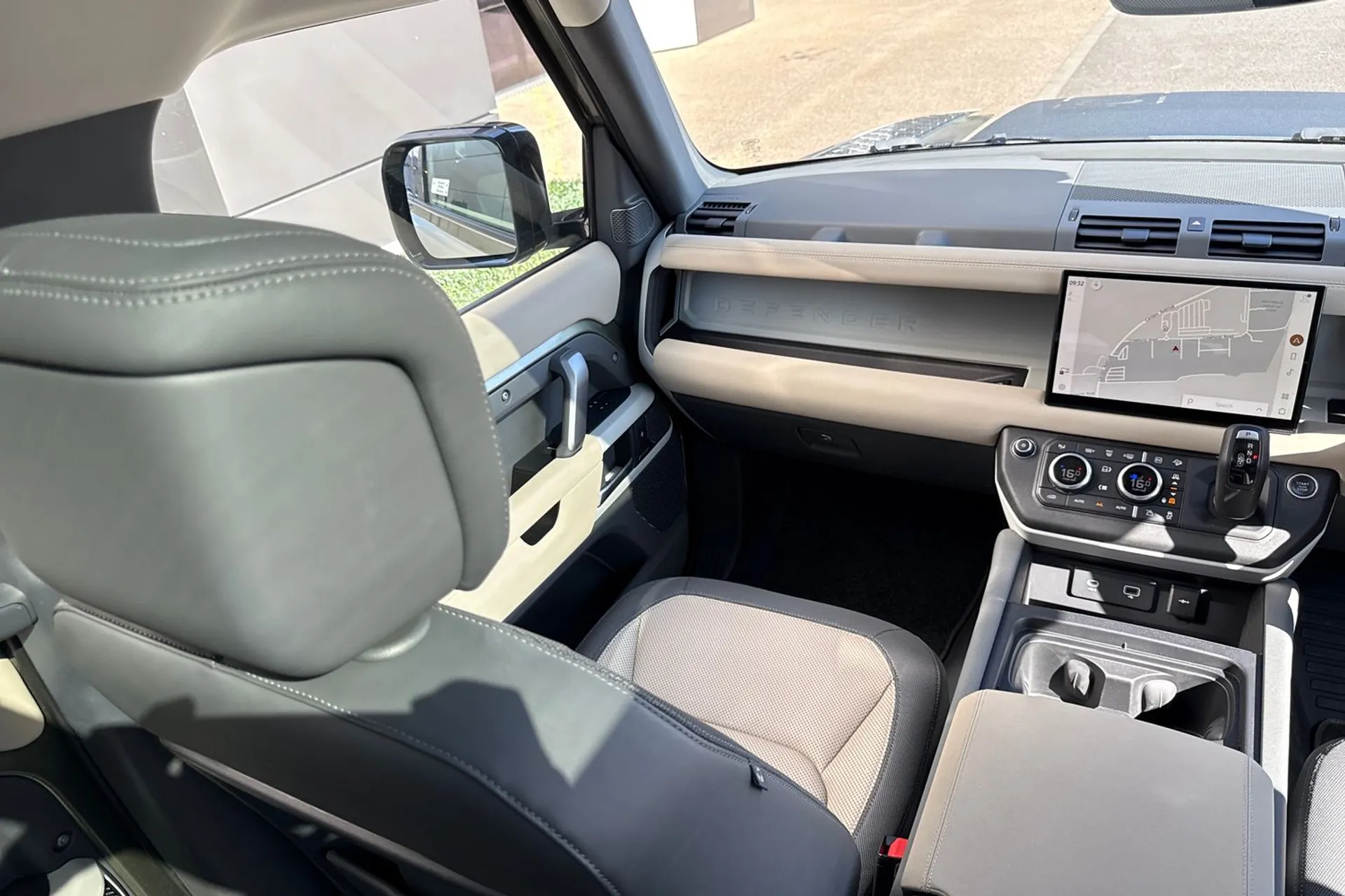LAND ROVER DEFENDER thumbnail image number 68