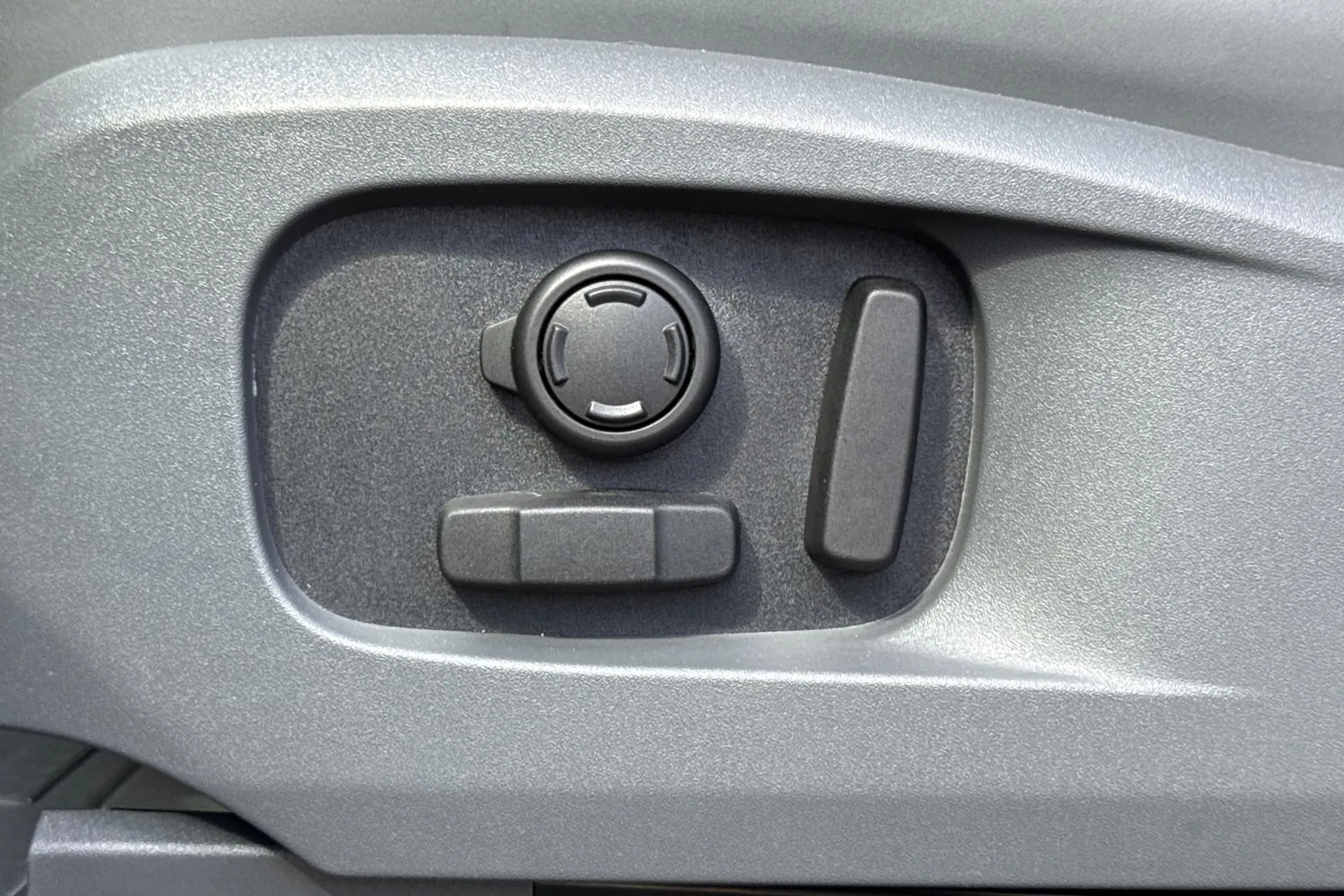 LAND ROVER DEFENDER thumbnail image number 66