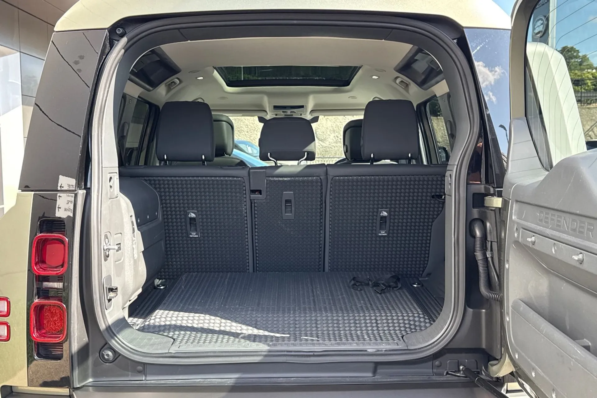 LAND ROVER DEFENDER thumbnail image number 51