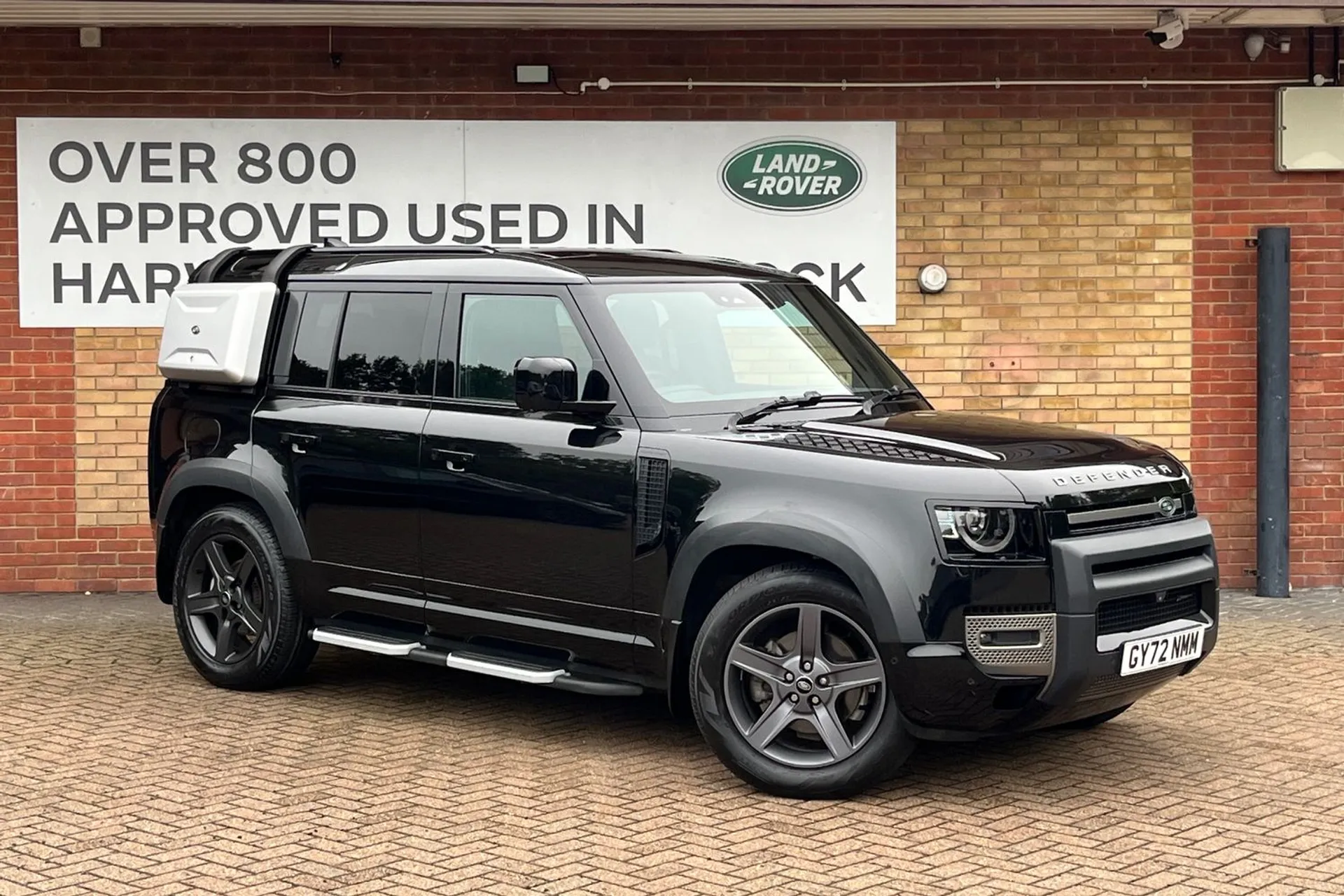 LAND ROVER DEFENDER focused image