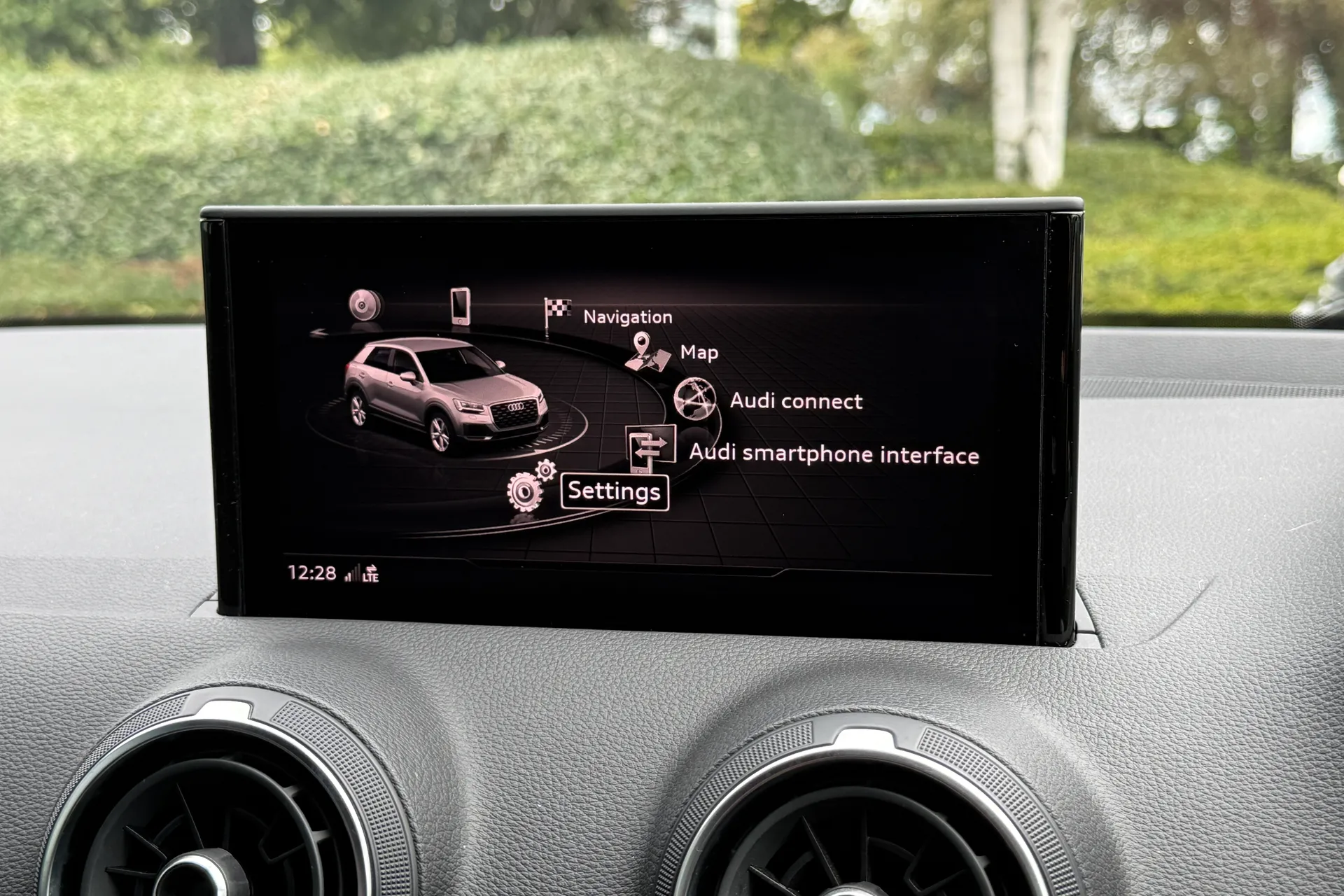 Audi Q2 thumbnail image number 27