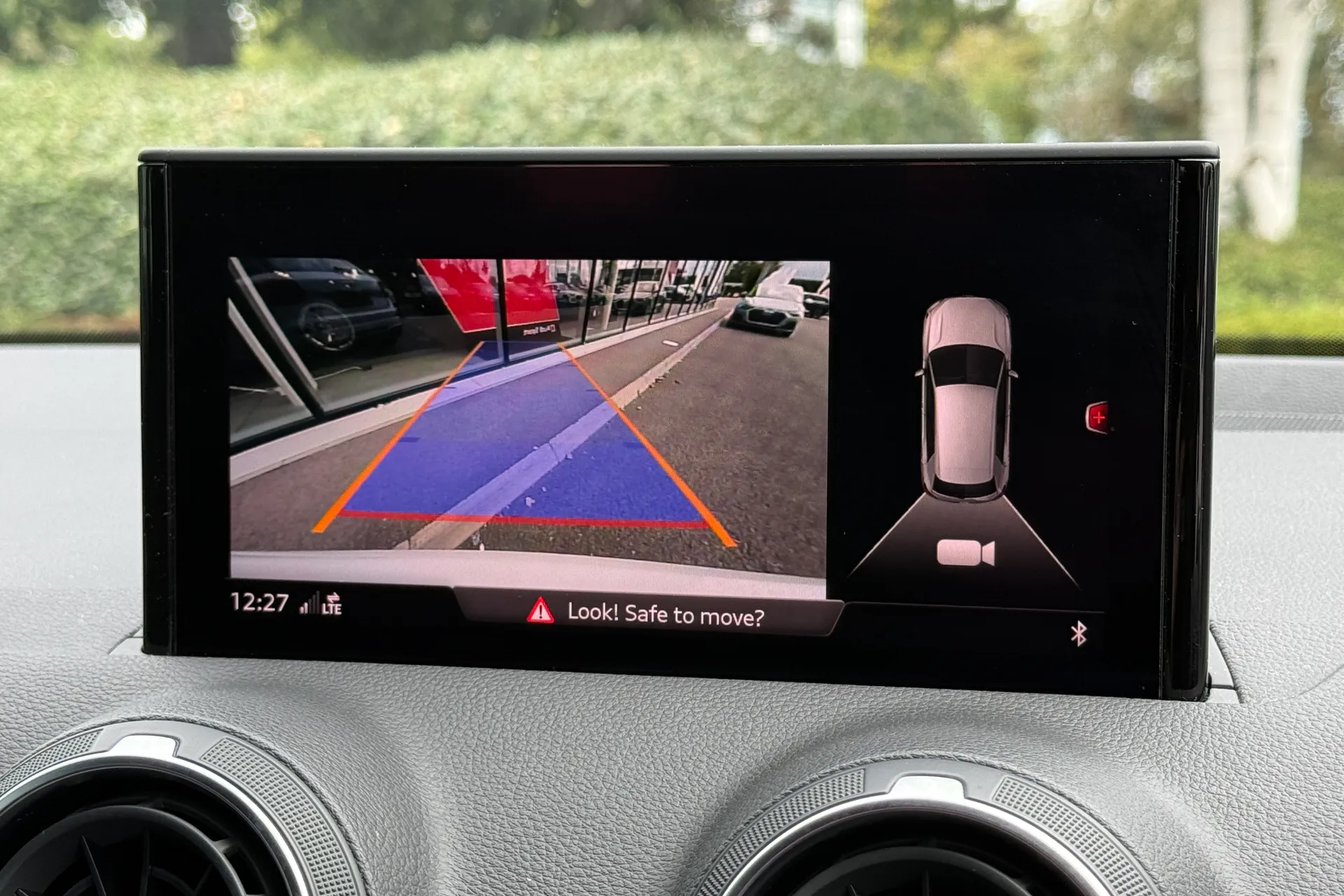 Audi Q2 thumbnail image number 3