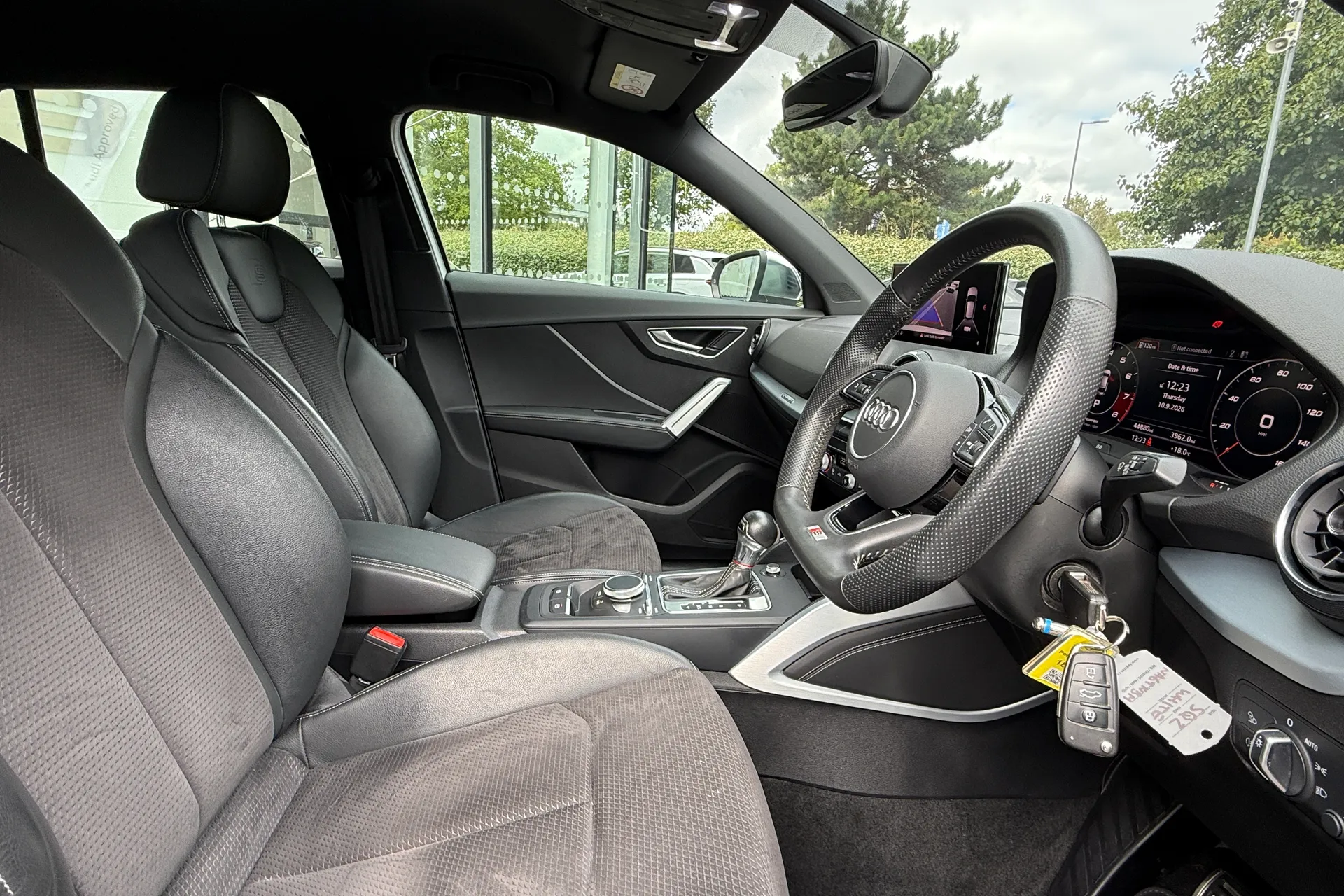 Audi Q2 thumbnail image number 21