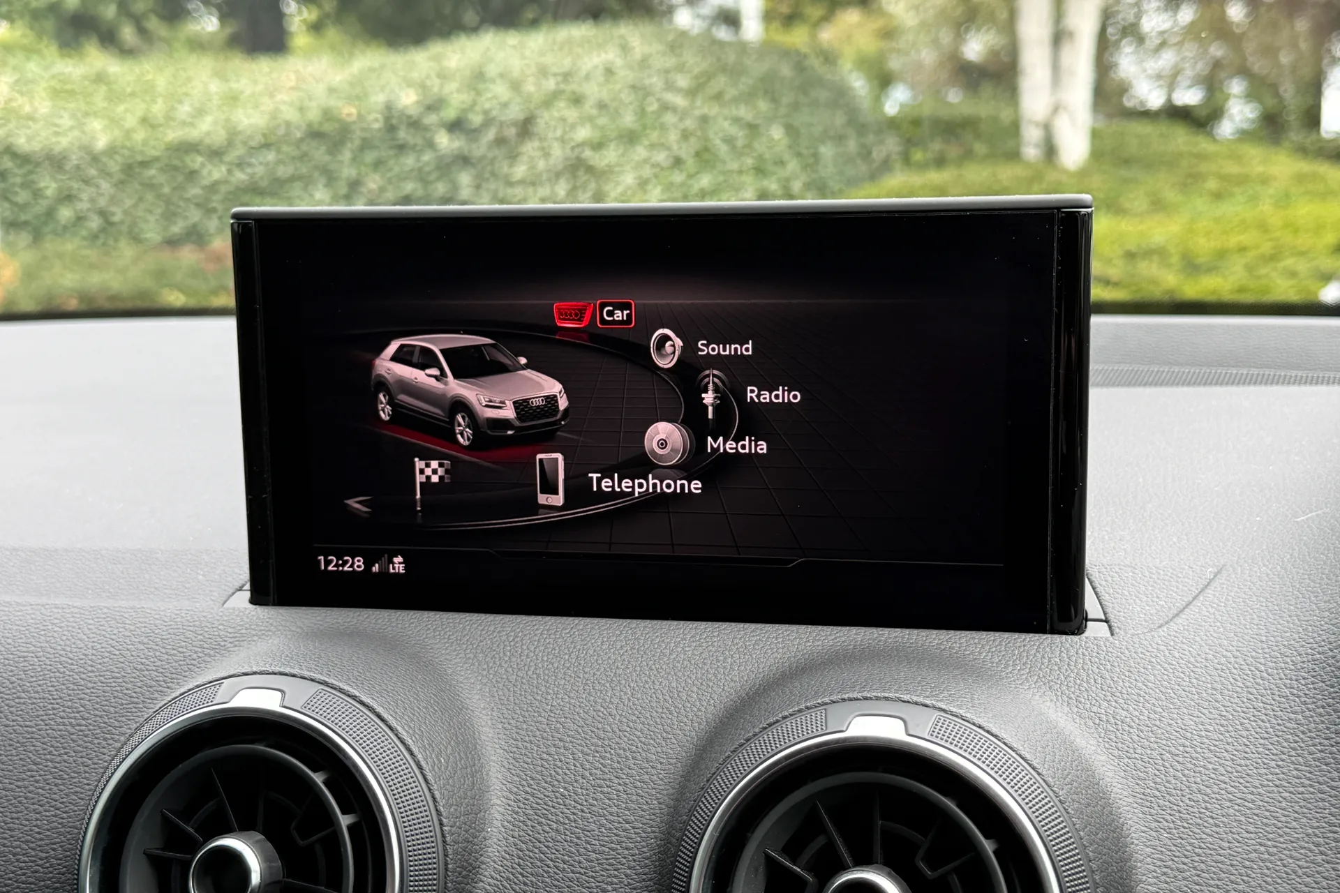 Audi Q2 thumbnail image number 20