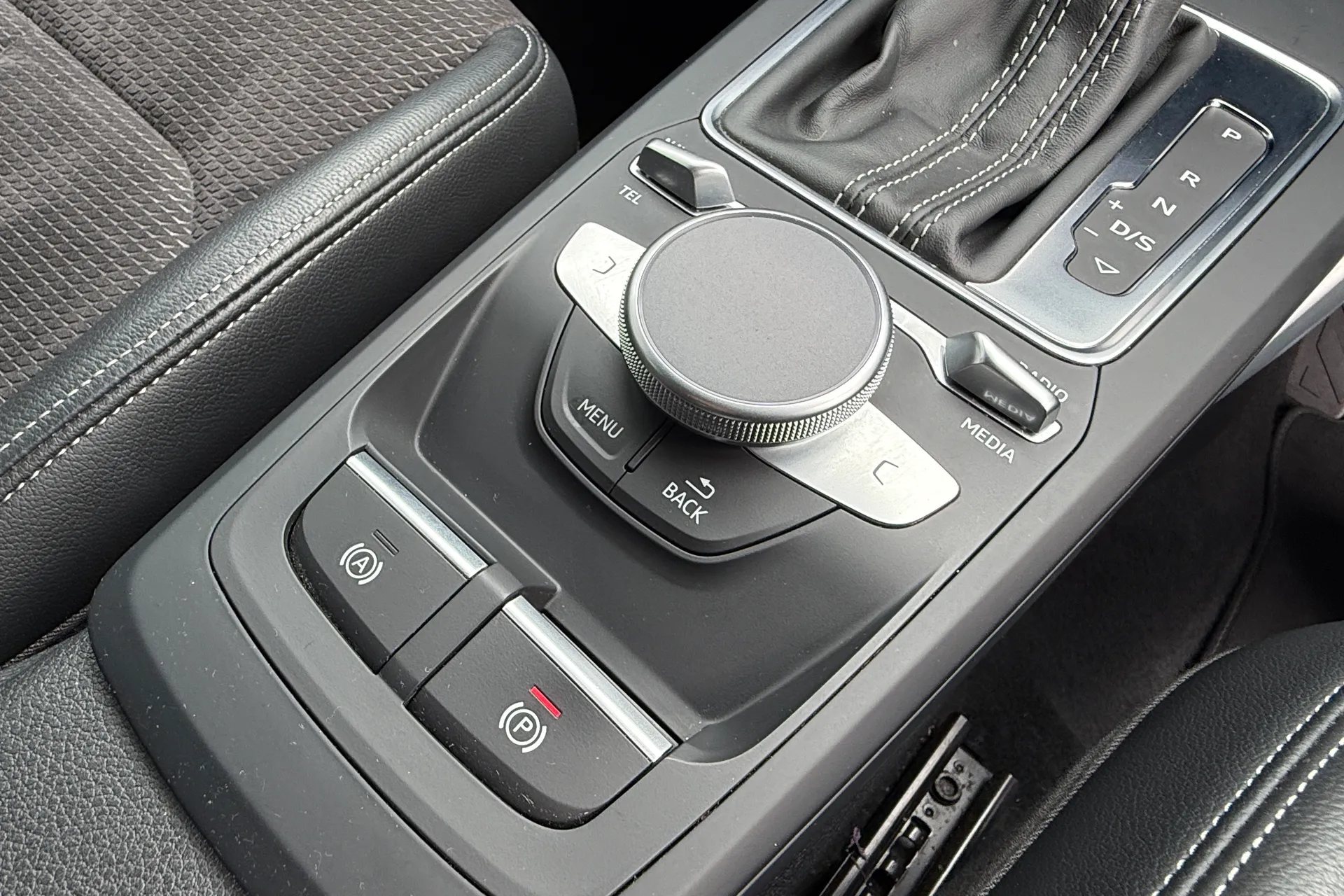 Audi Q2 thumbnail image number 31