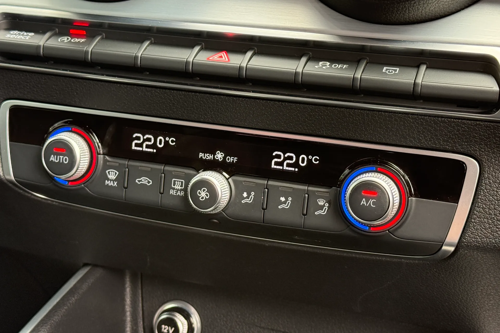 Audi Q2 thumbnail image number 25