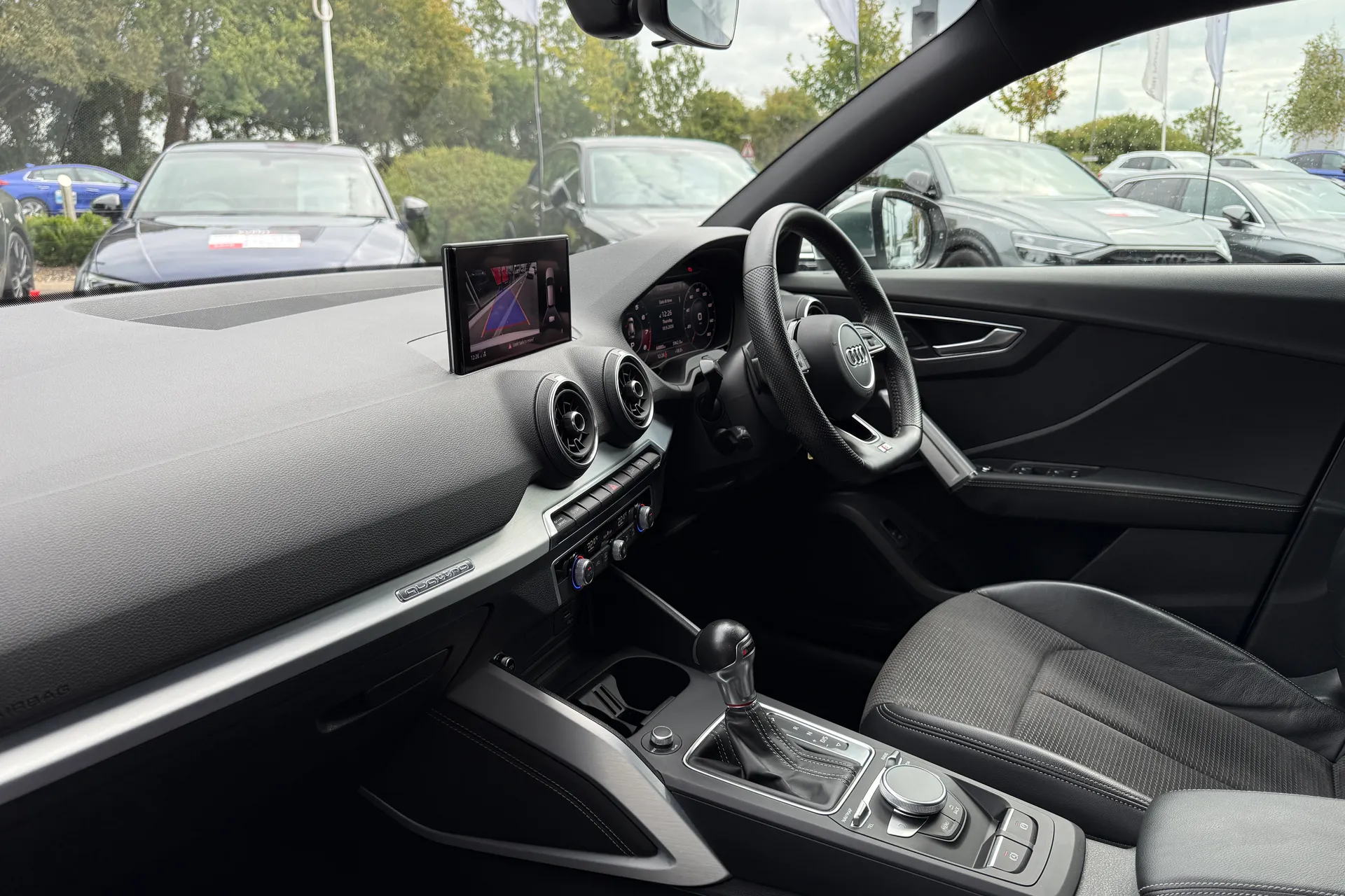 Audi Q2 thumbnail image number 12