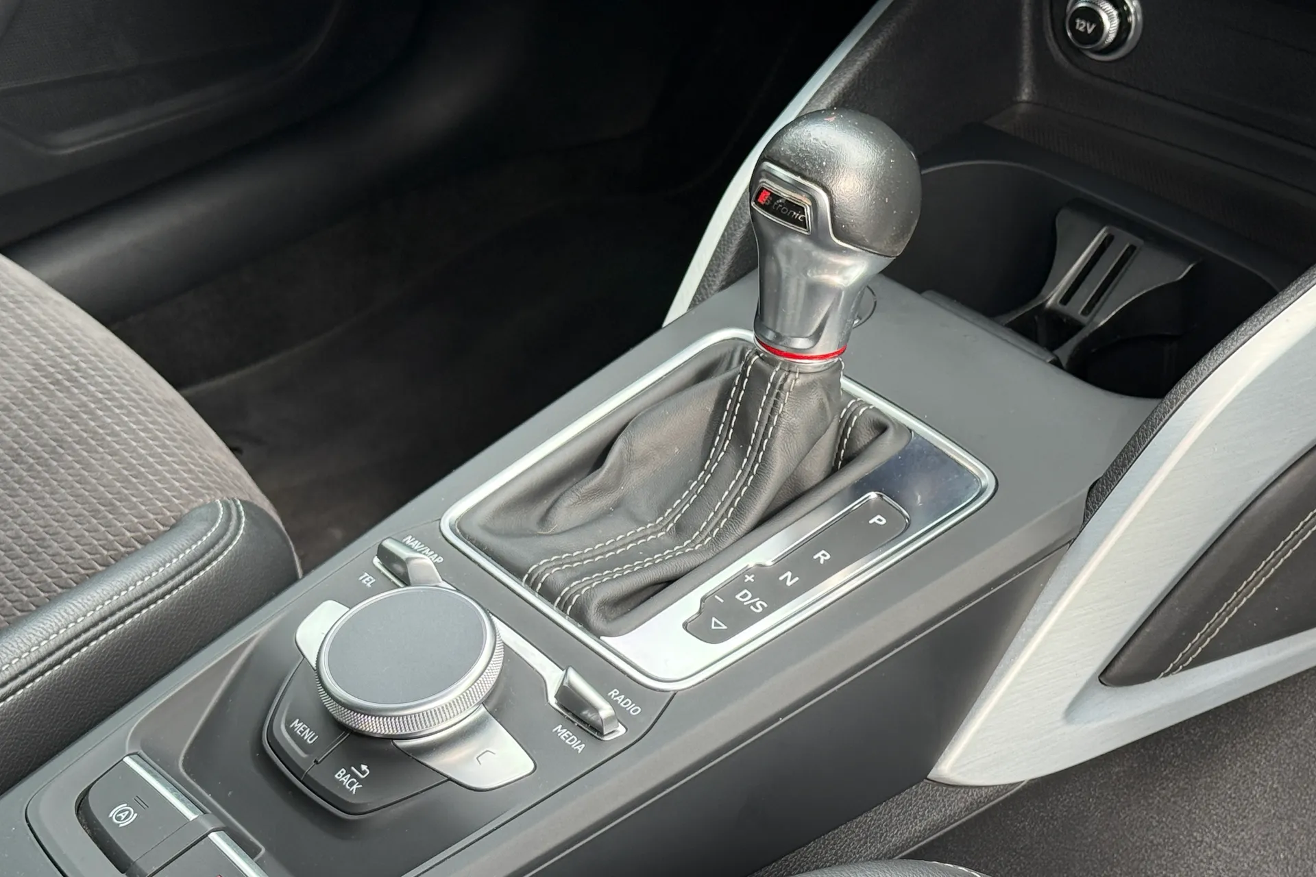 Audi Q2 thumbnail image number 16