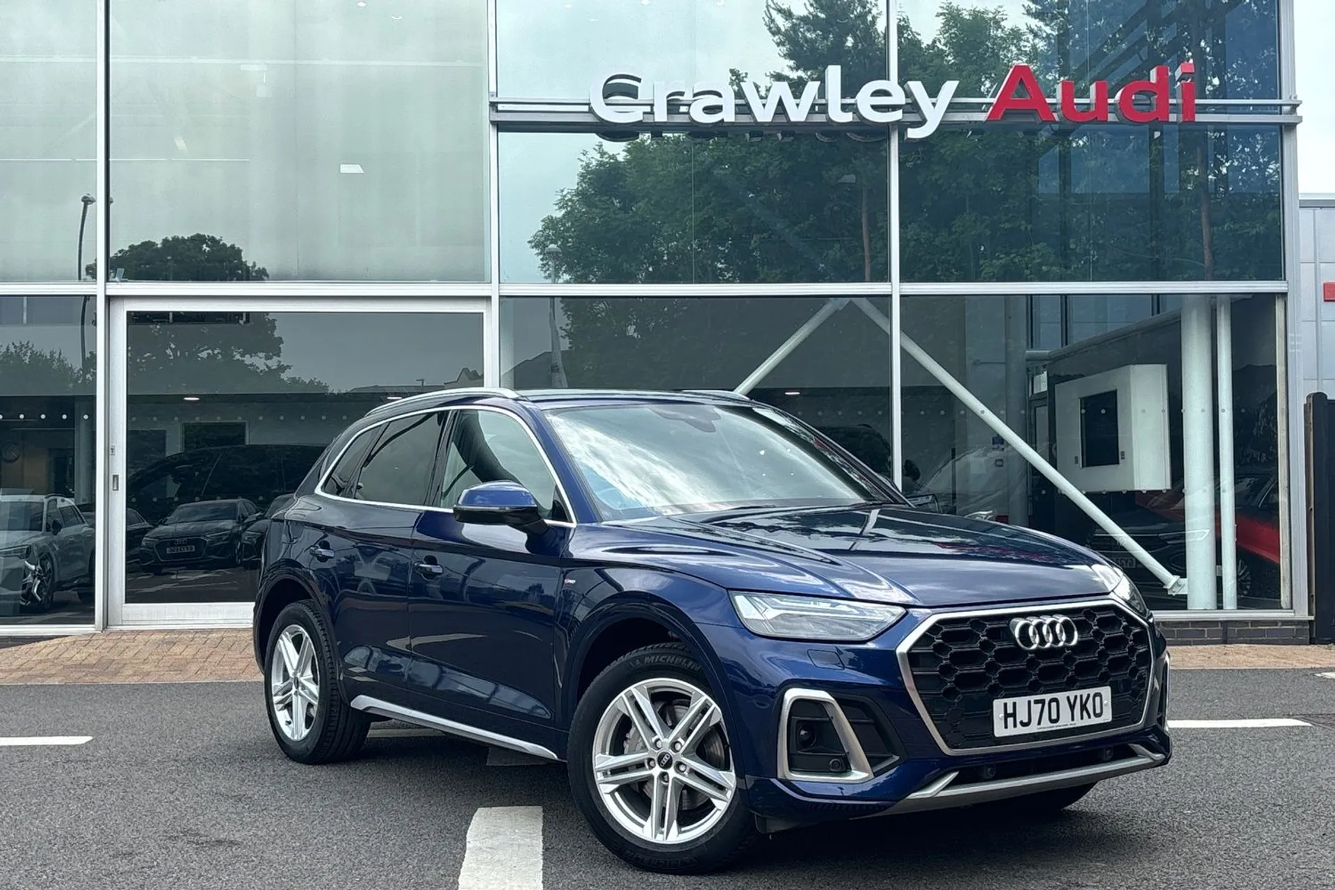 Audi Q5 focused image