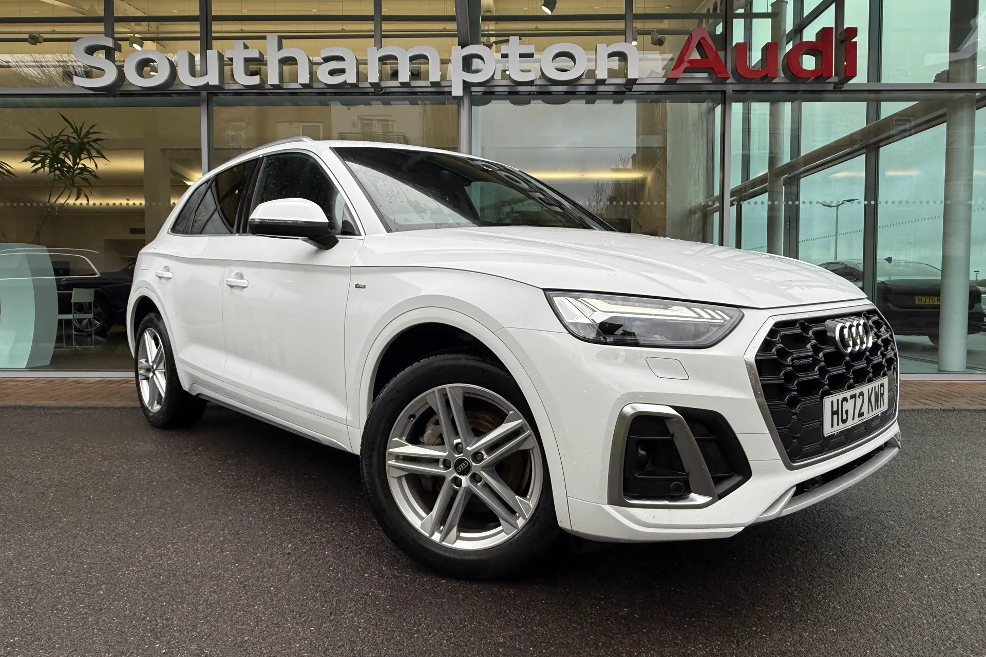 Audi Q5 focused image