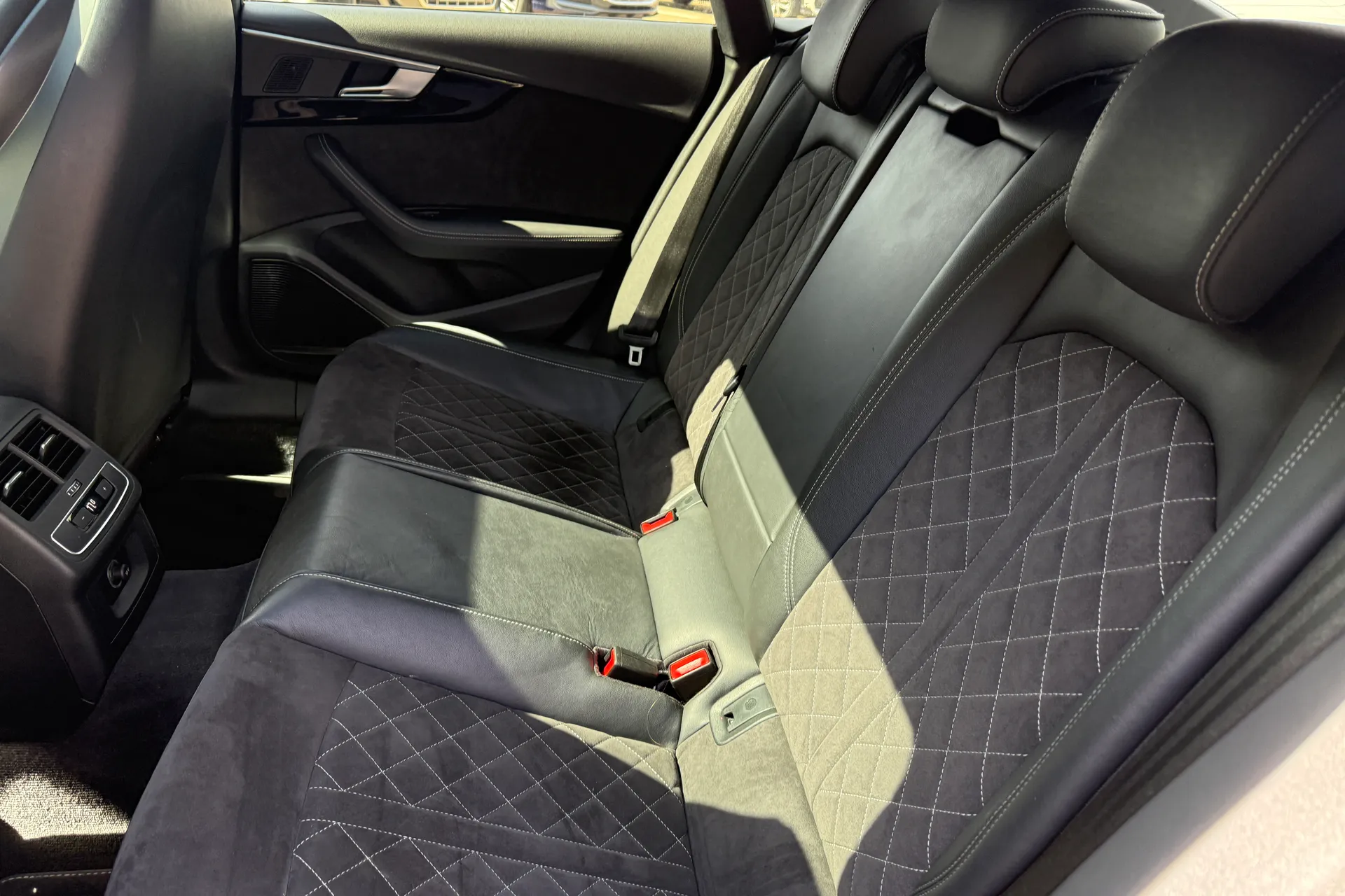 Audi RS5 thumbnail image number 47