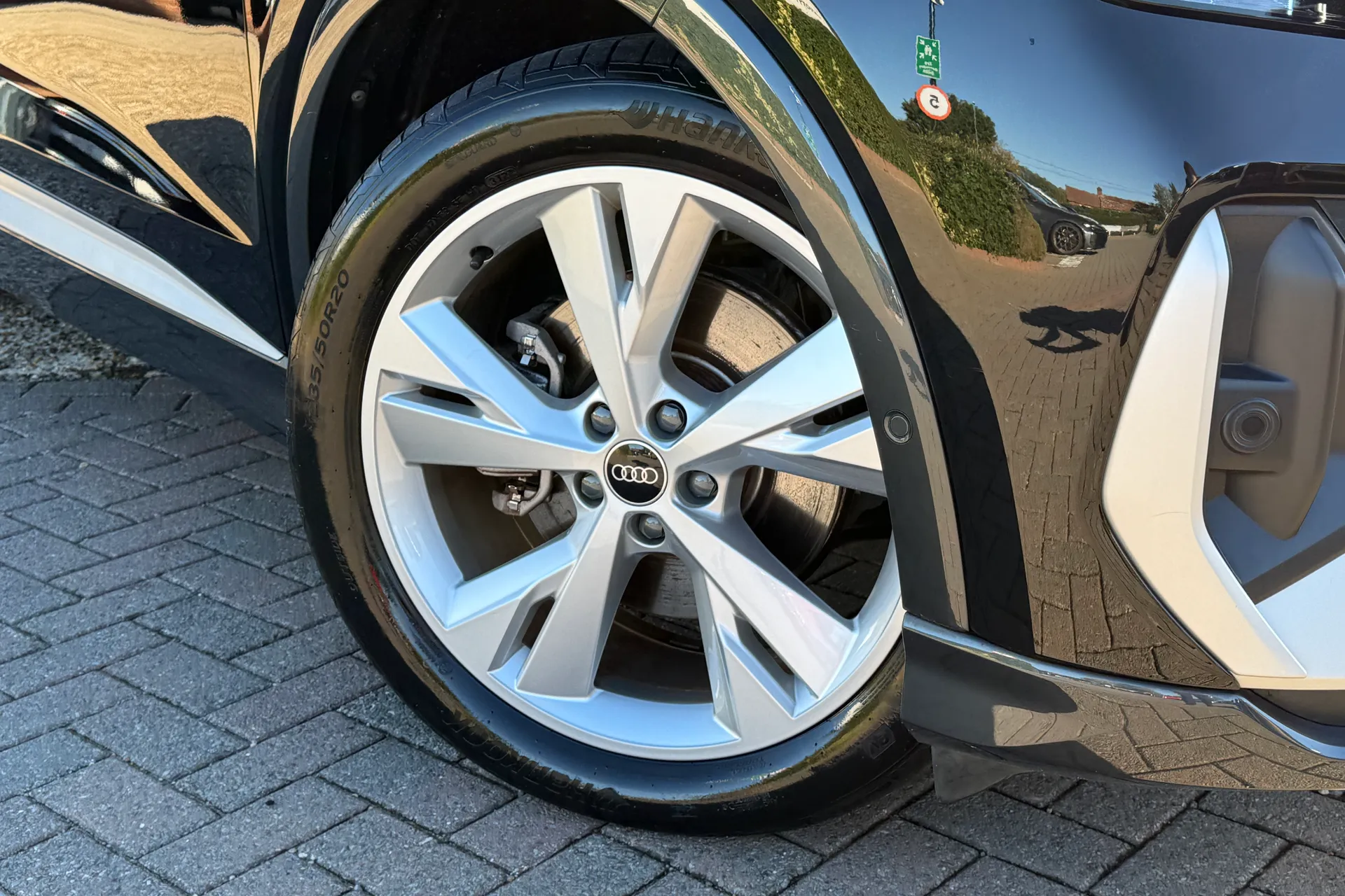 Audi Q4 thumbnail image number 7