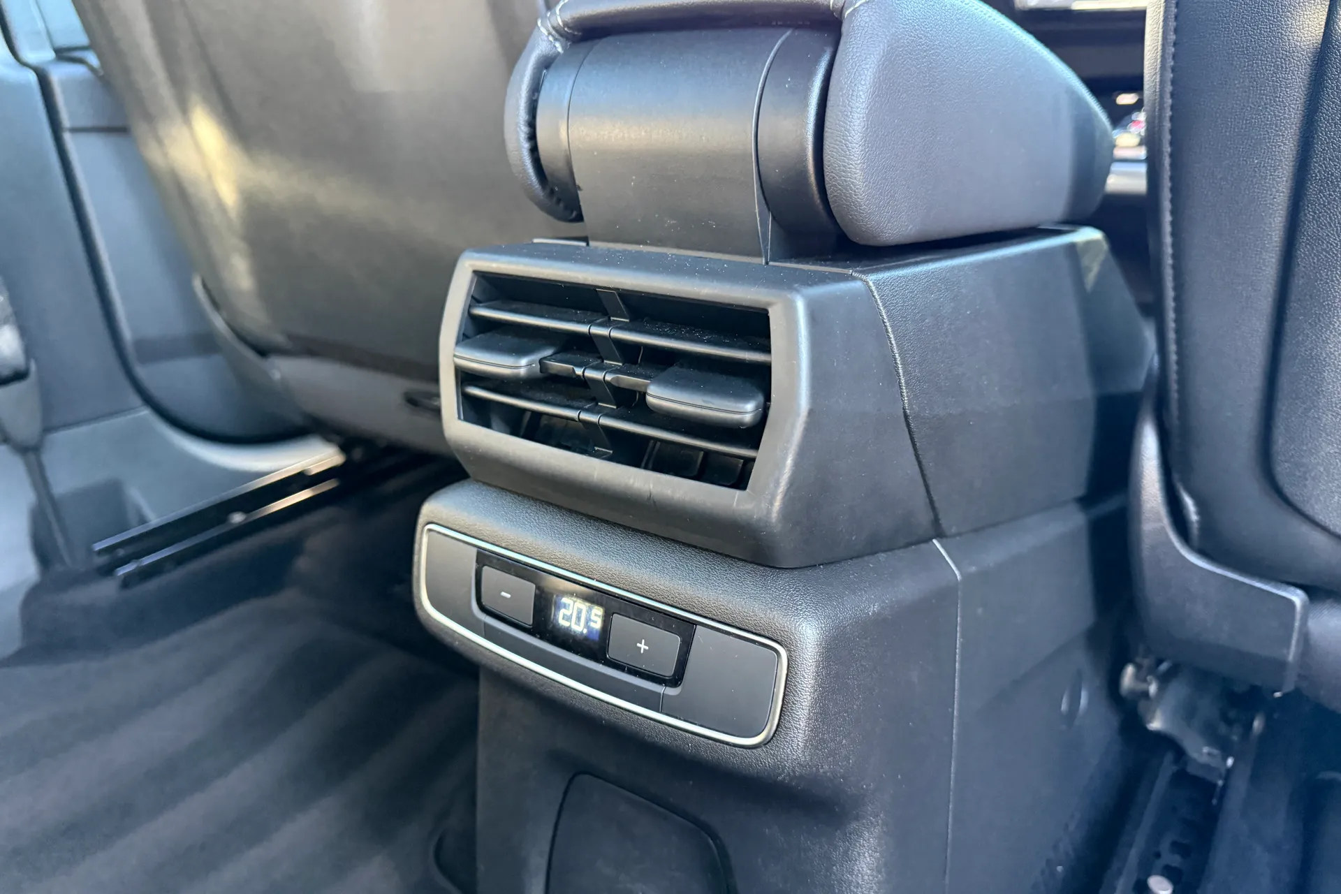 Audi Q4 thumbnail image number 49