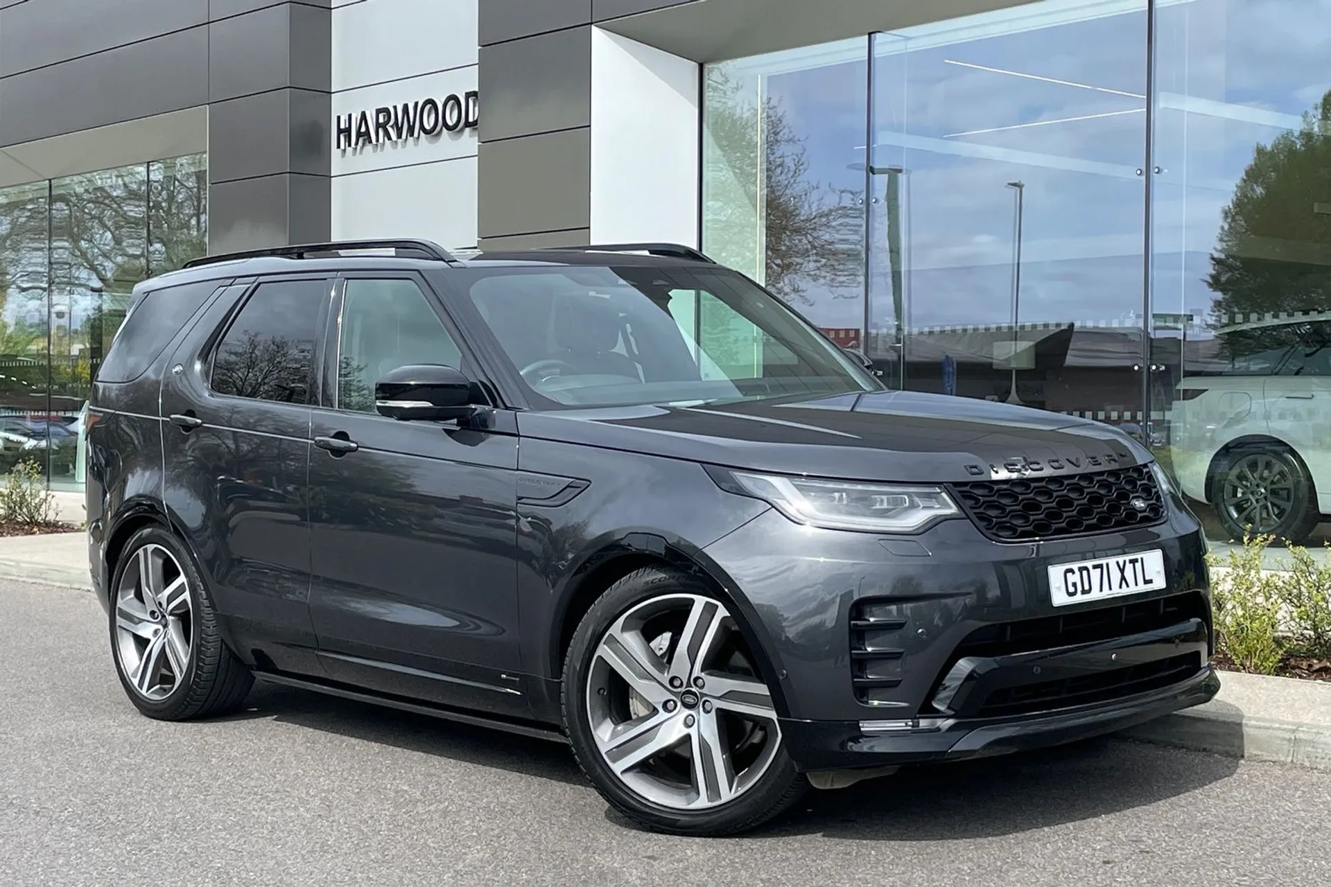 LAND ROVER DISCOVERY focused image