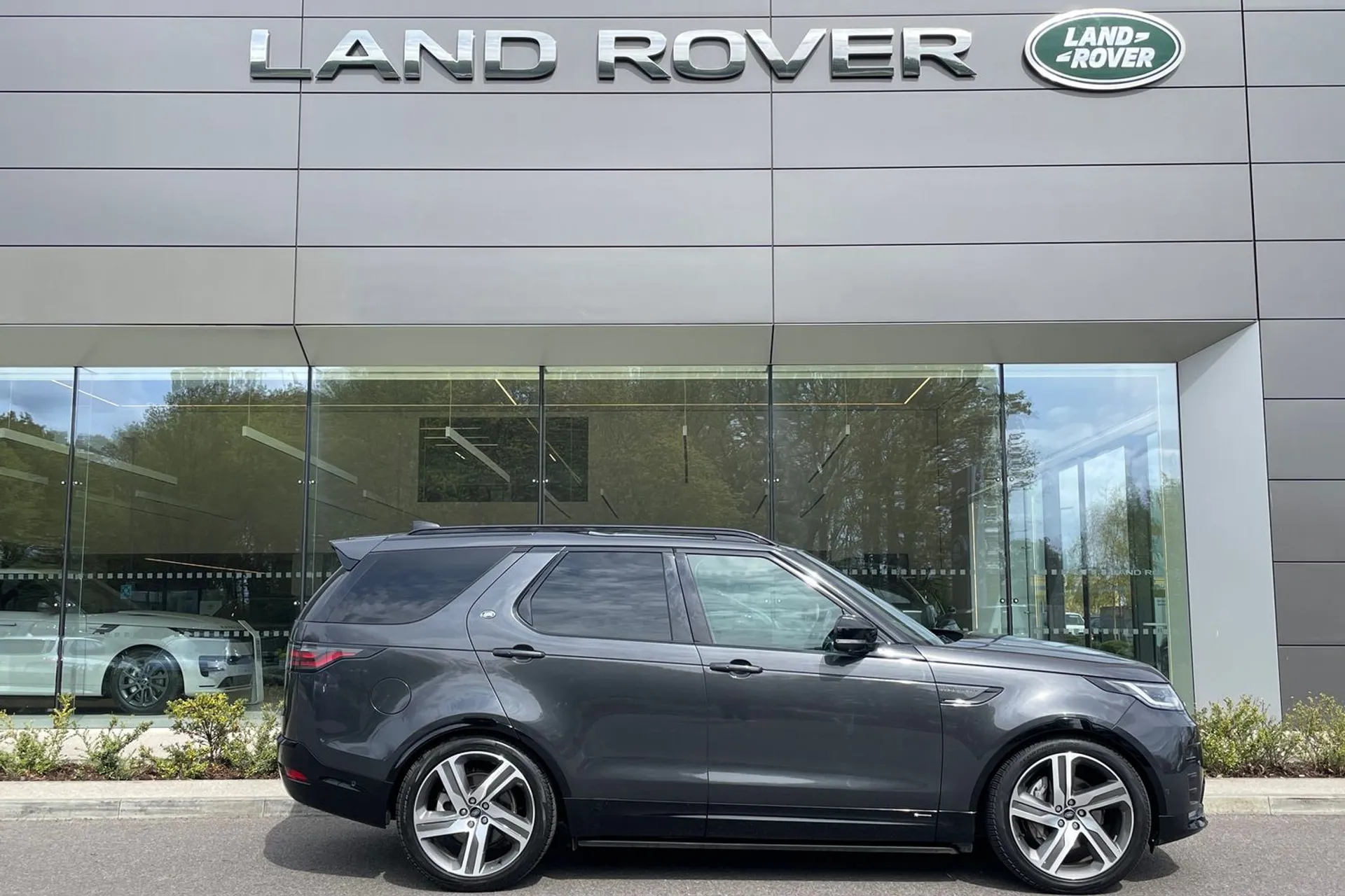 LAND ROVER DISCOVERY thumbnail image number 2