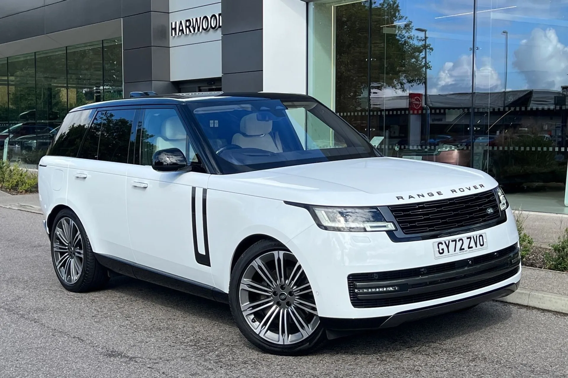 LAND ROVER RANGE ROVER focused image