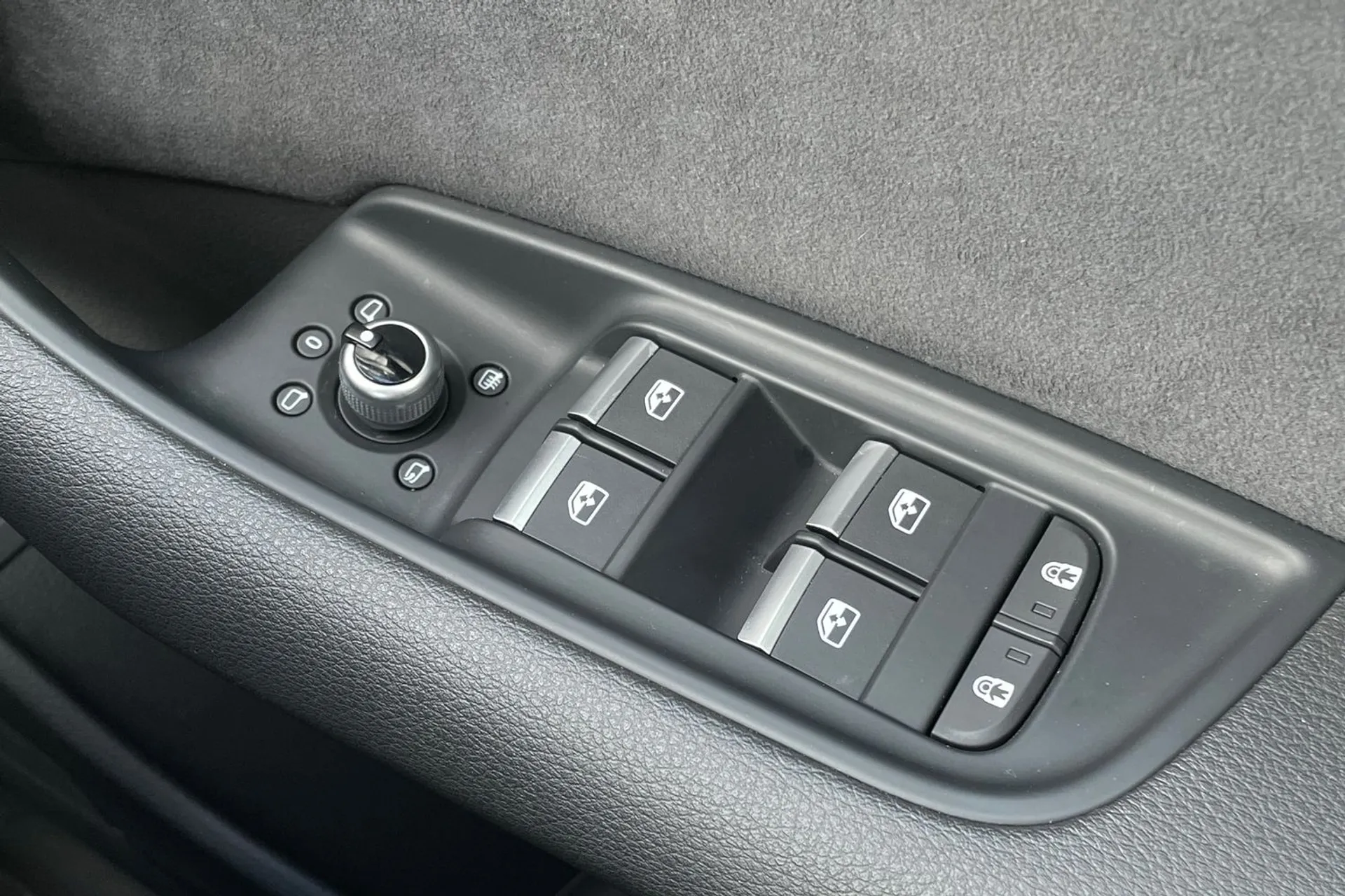 Audi Q7 thumbnail image number 16