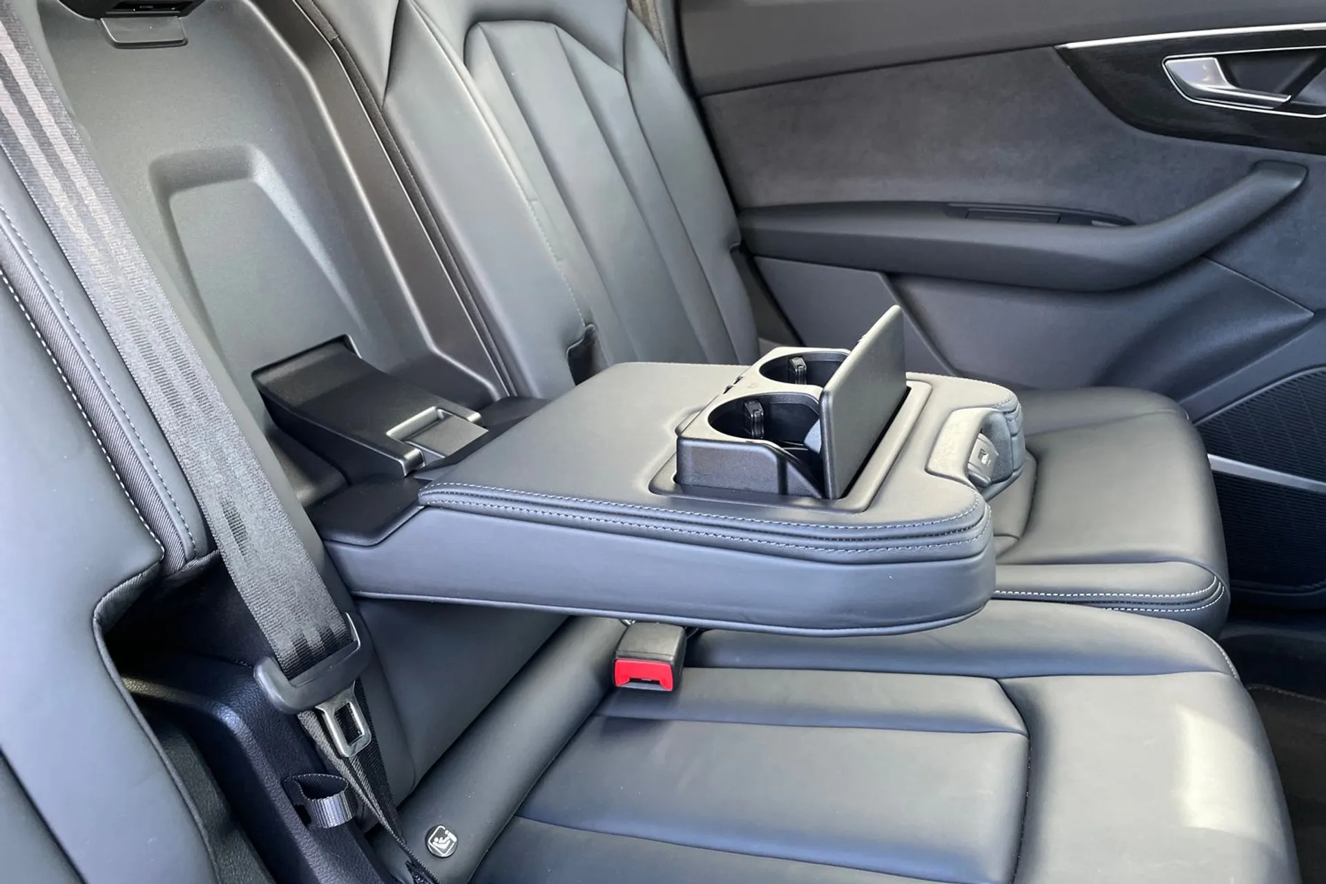 Audi Q7 thumbnail image number 42