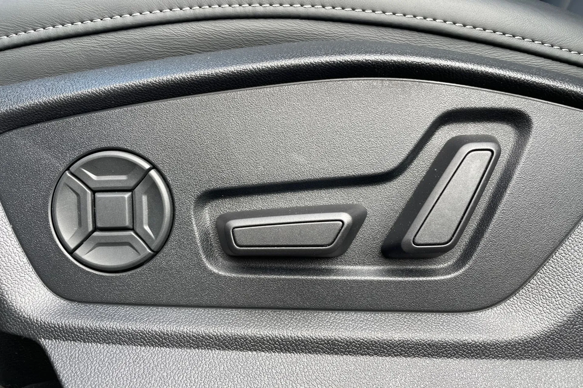 Audi Q7 thumbnail image number 28