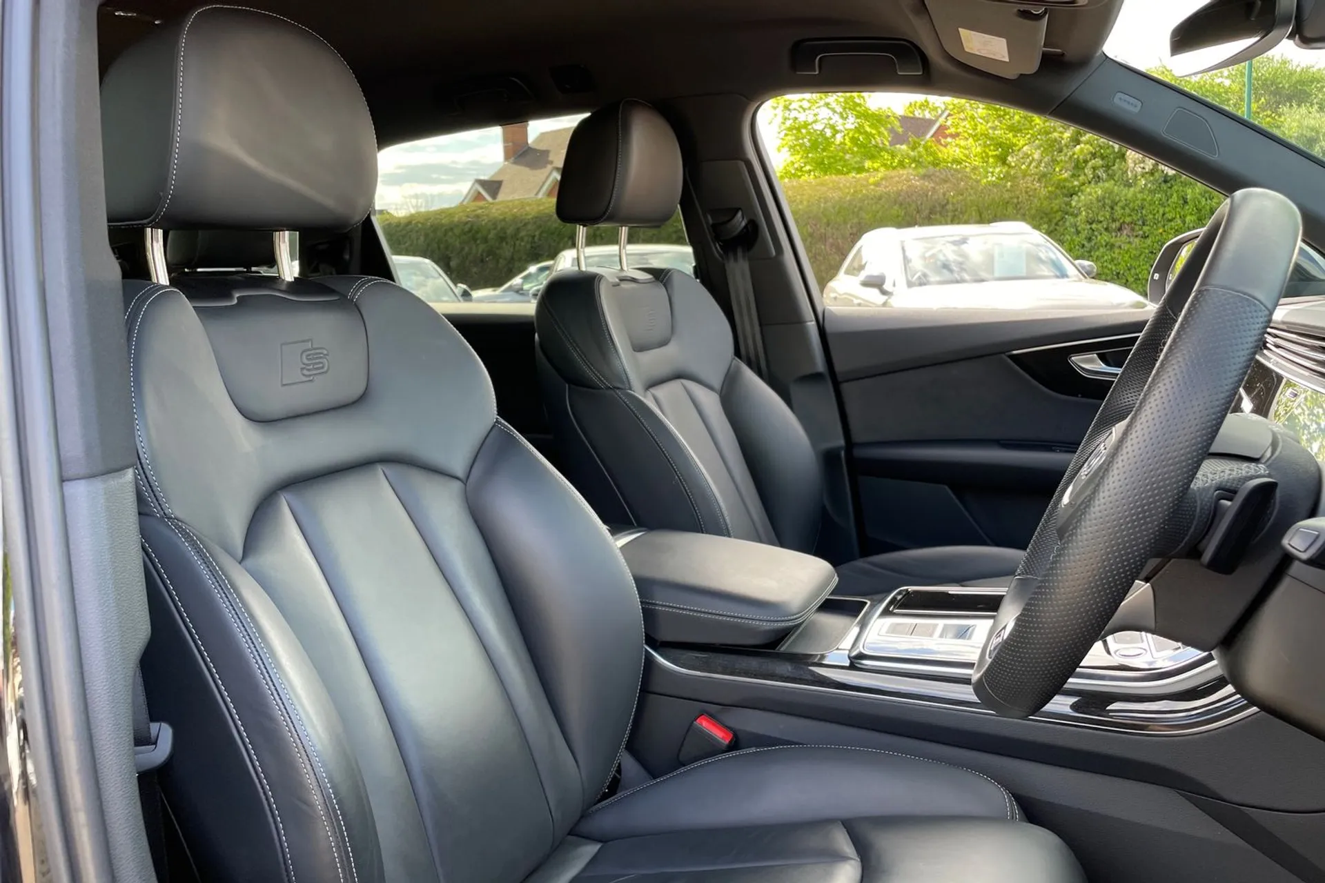 Audi Q7 thumbnail image number 24