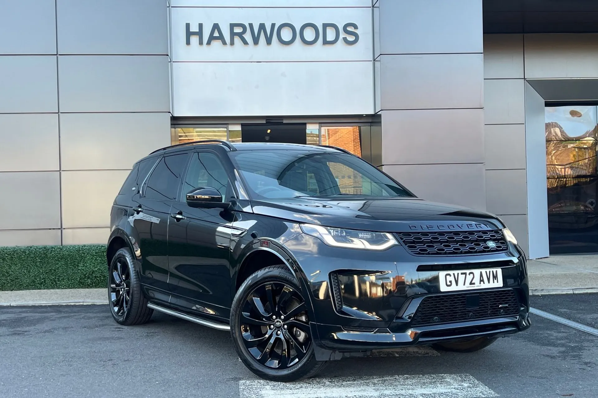 LAND ROVER DISCOVERY SPORT focused image