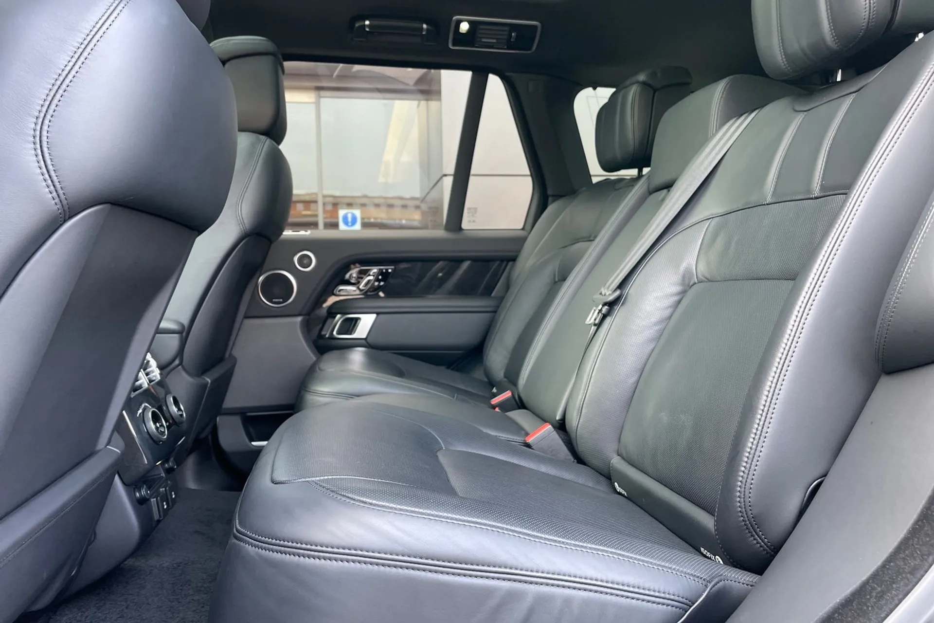 LAND ROVER RANGE ROVER thumbnail image number 40