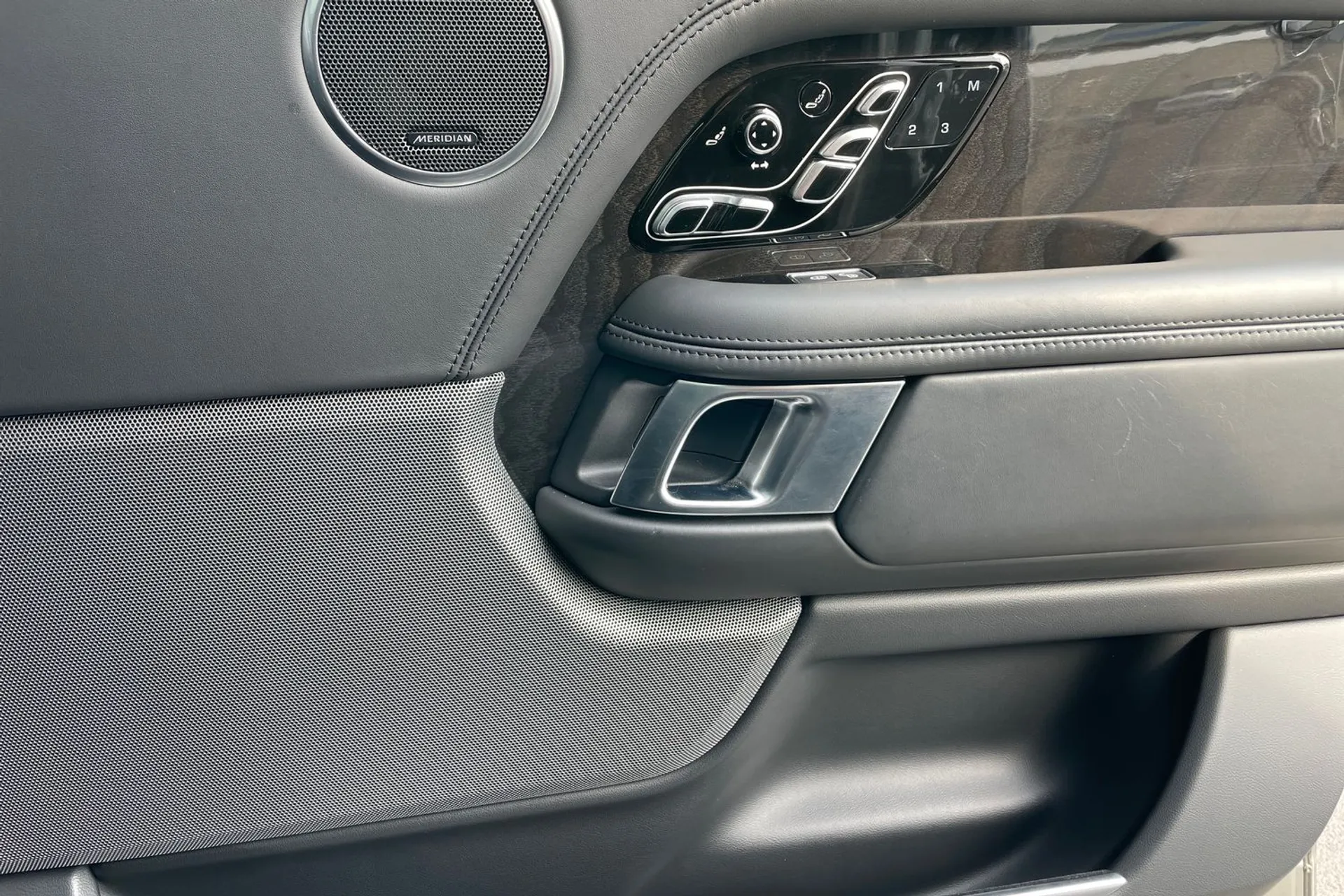 LAND ROVER RANGE ROVER thumbnail image number 52