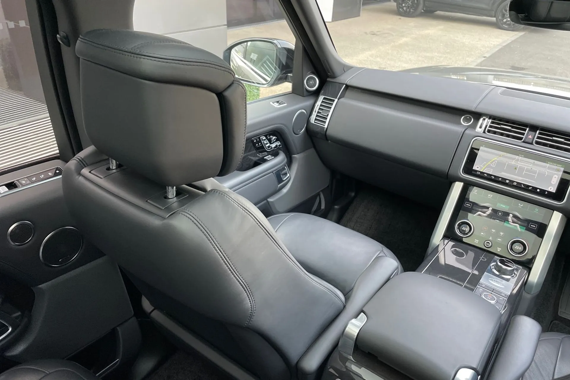 LAND ROVER RANGE ROVER thumbnail image number 42