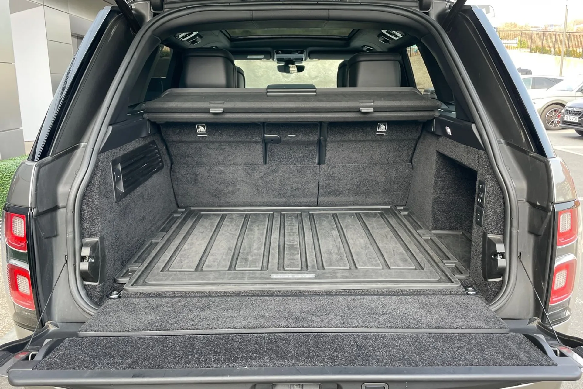 LAND ROVER RANGE ROVER thumbnail image number 32