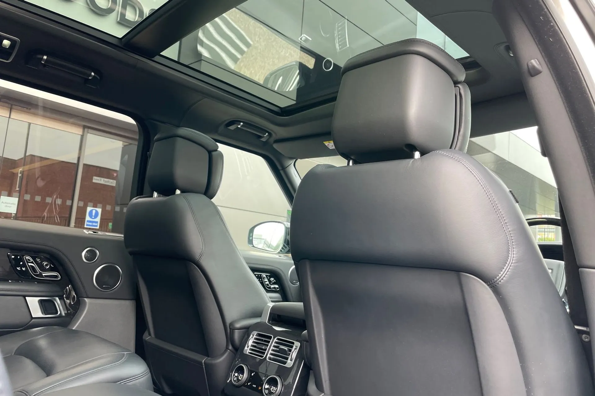 LAND ROVER RANGE ROVER thumbnail image number 35