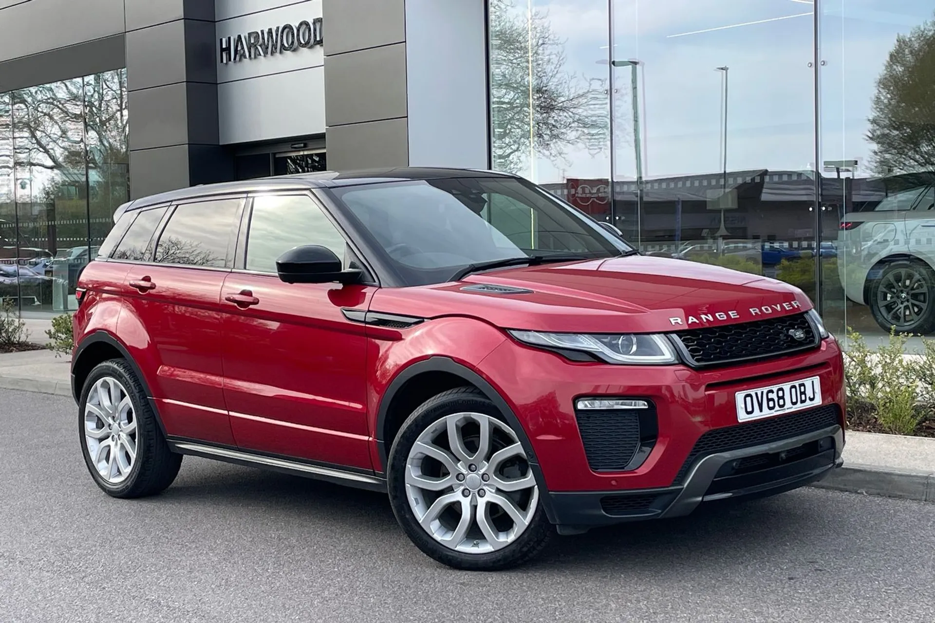 LAND ROVER RANGE ROVER EVOQUE focused image