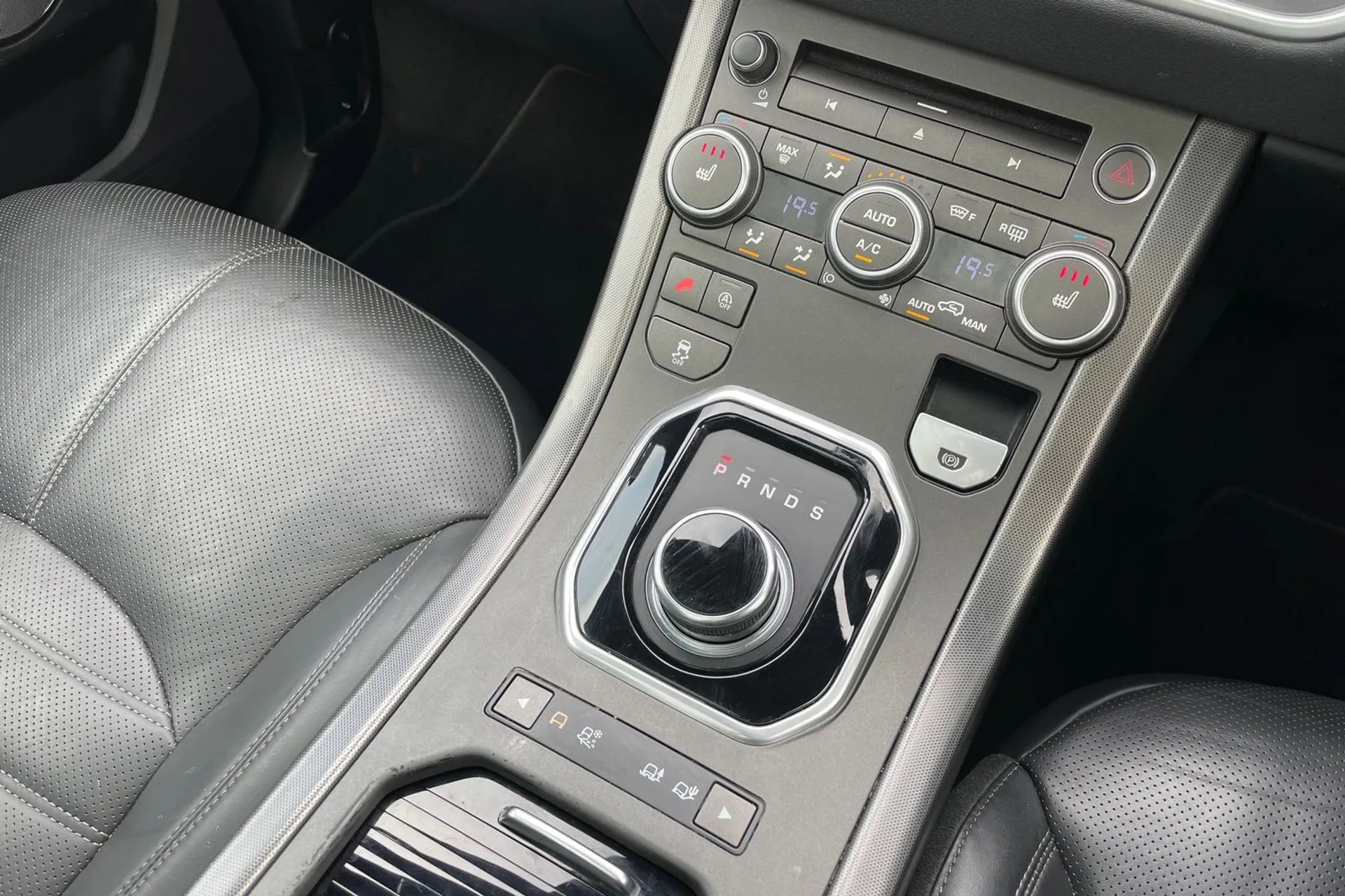 LAND ROVER RANGE ROVER EVOQUE thumbnail image number 42