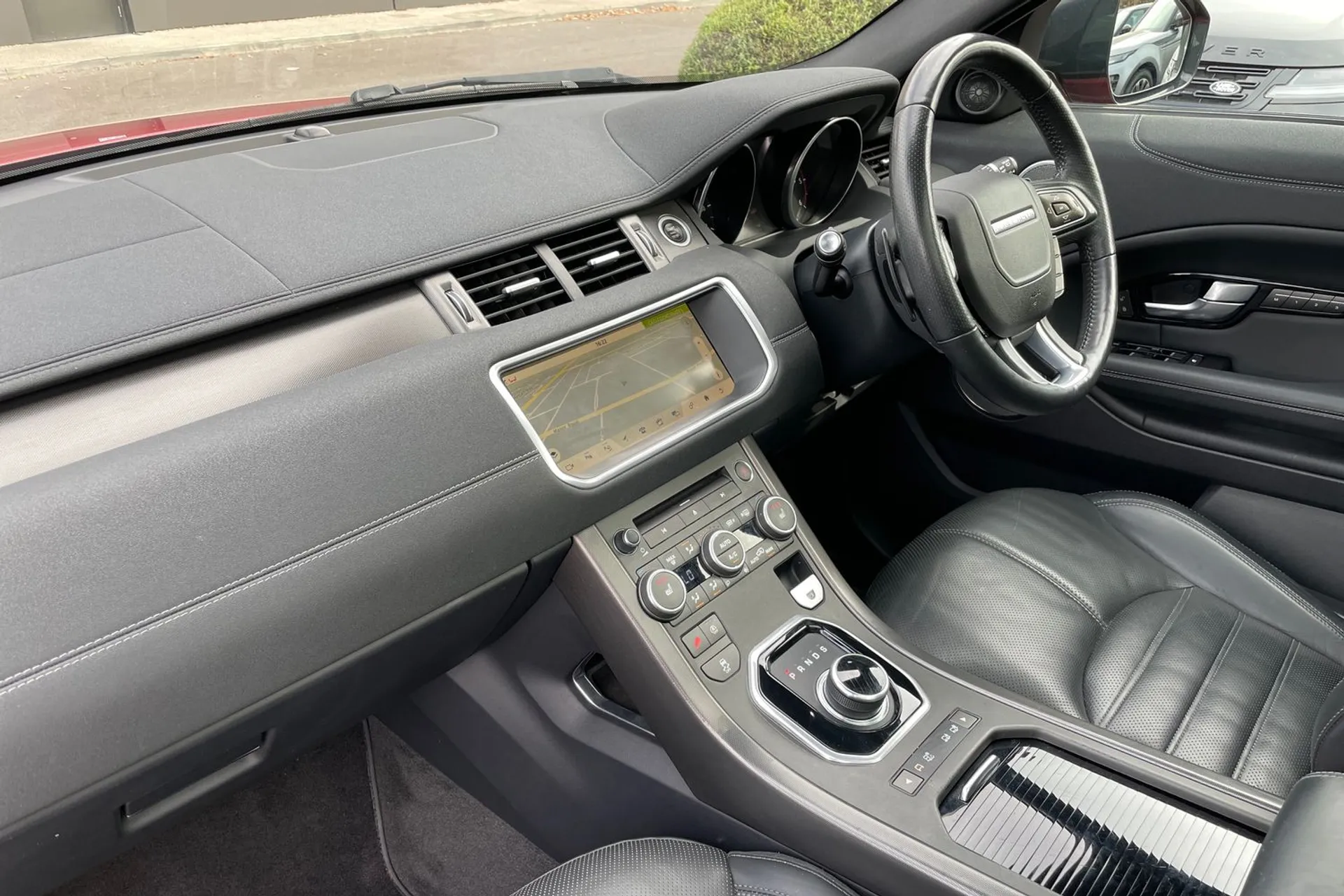 LAND ROVER RANGE ROVER EVOQUE thumbnail image number 36