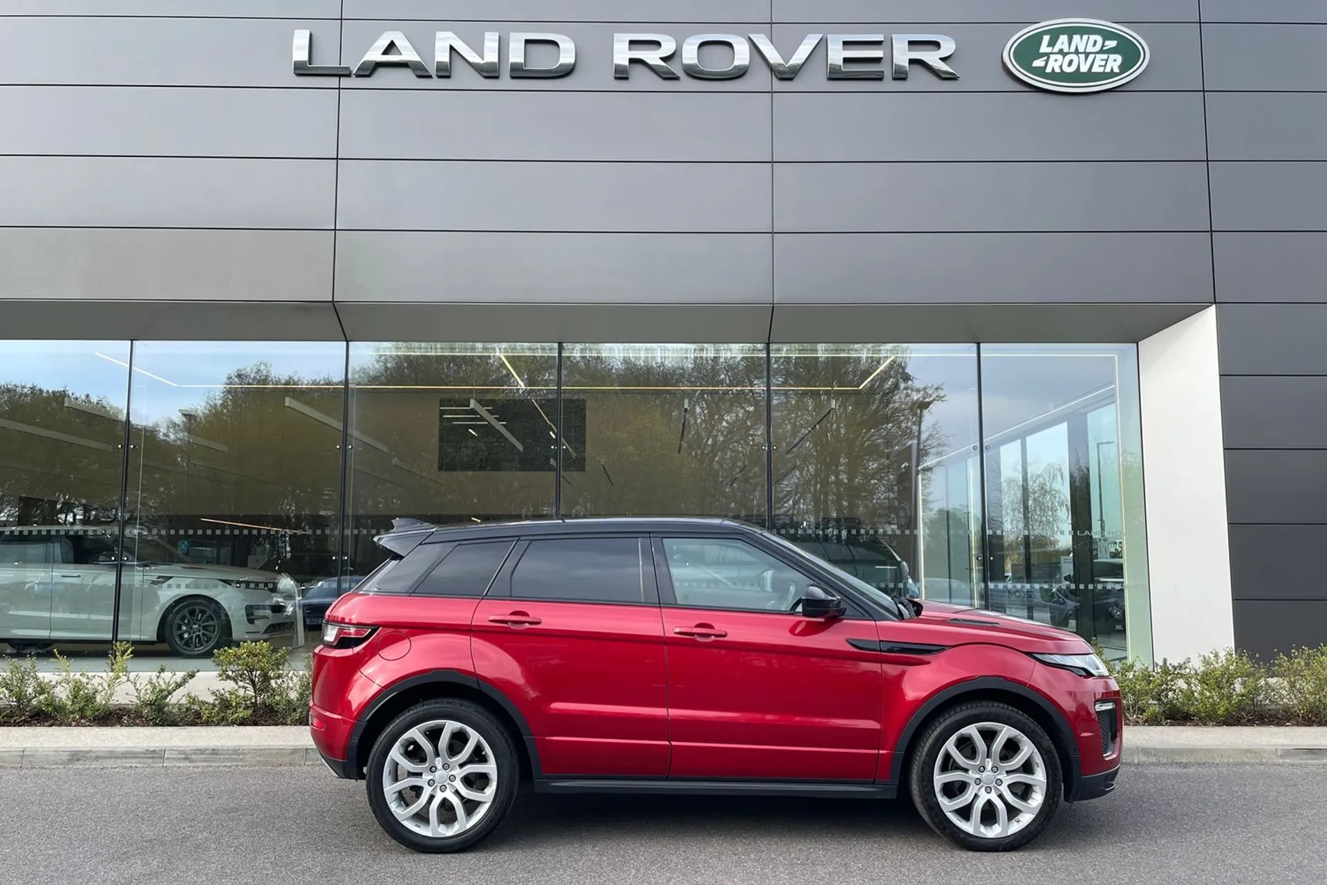 LAND ROVER RANGE ROVER EVOQUE thumbnail image number 2