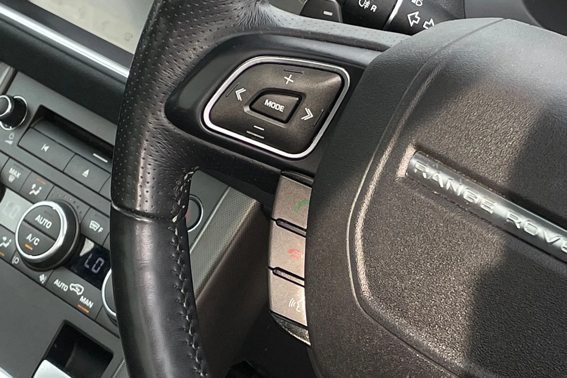 LAND ROVER RANGE ROVER EVOQUE thumbnail image number 38