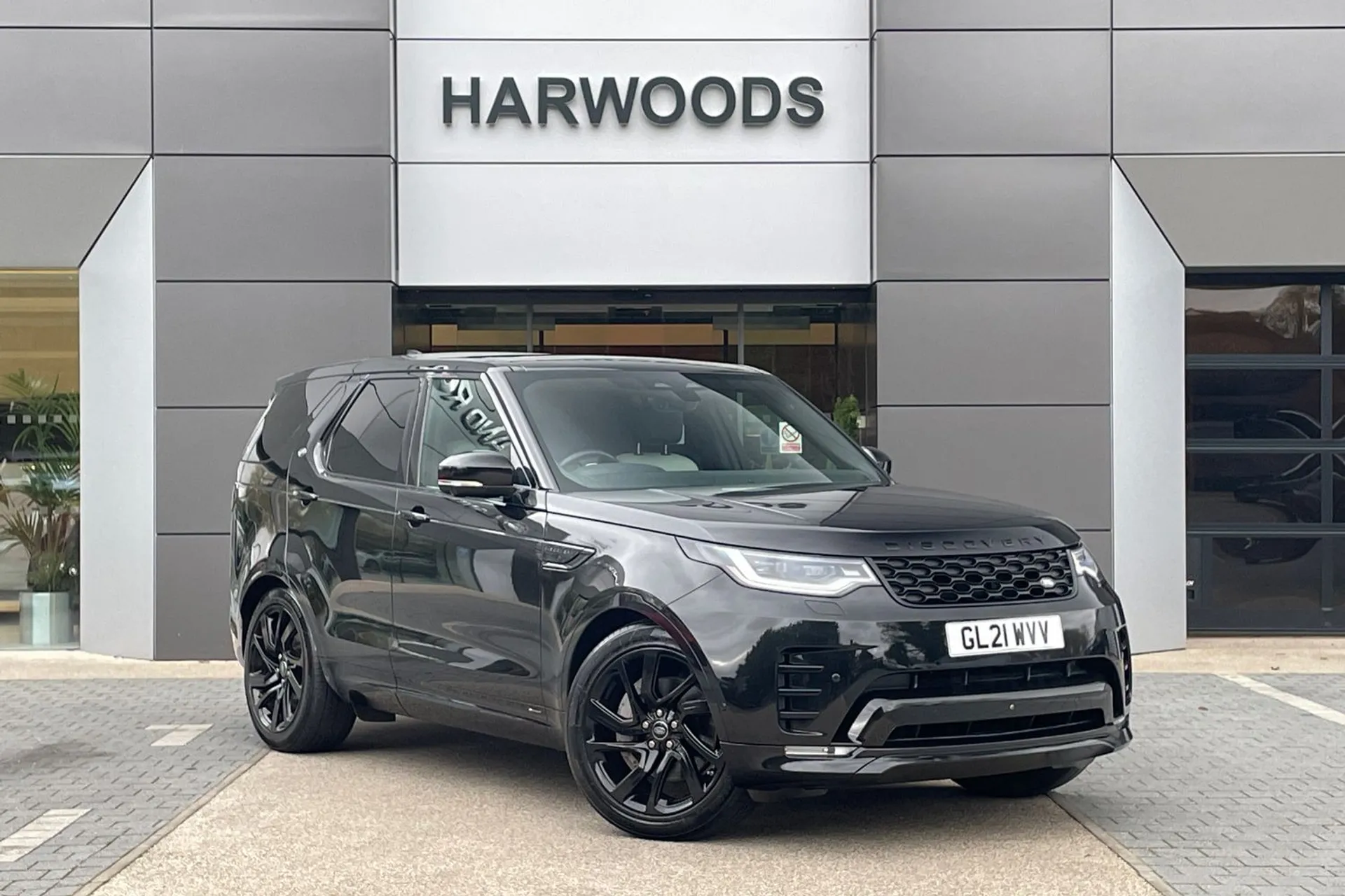 LAND ROVER DISCOVERY focused image