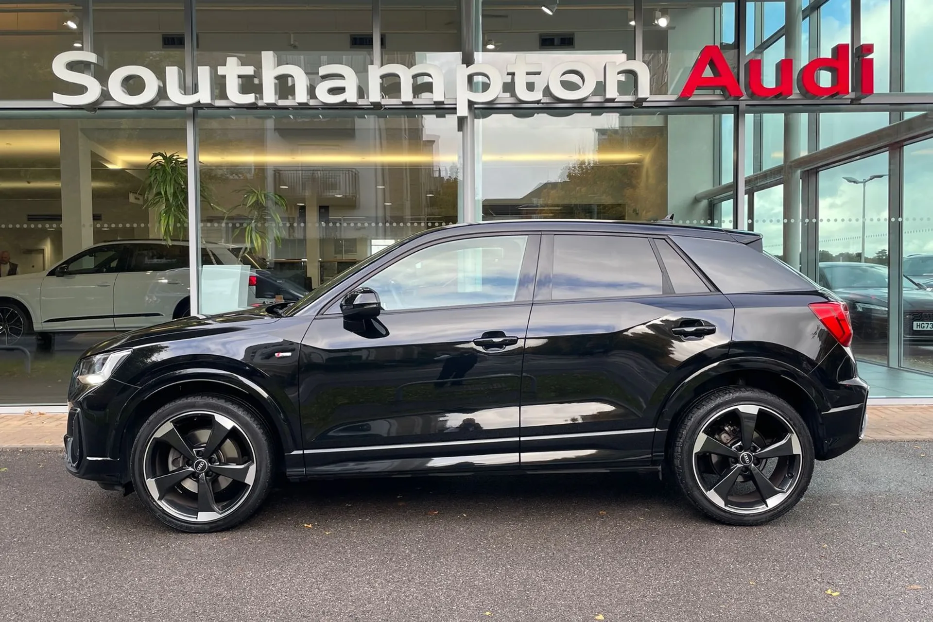 Audi Q2 thumbnail image number 8