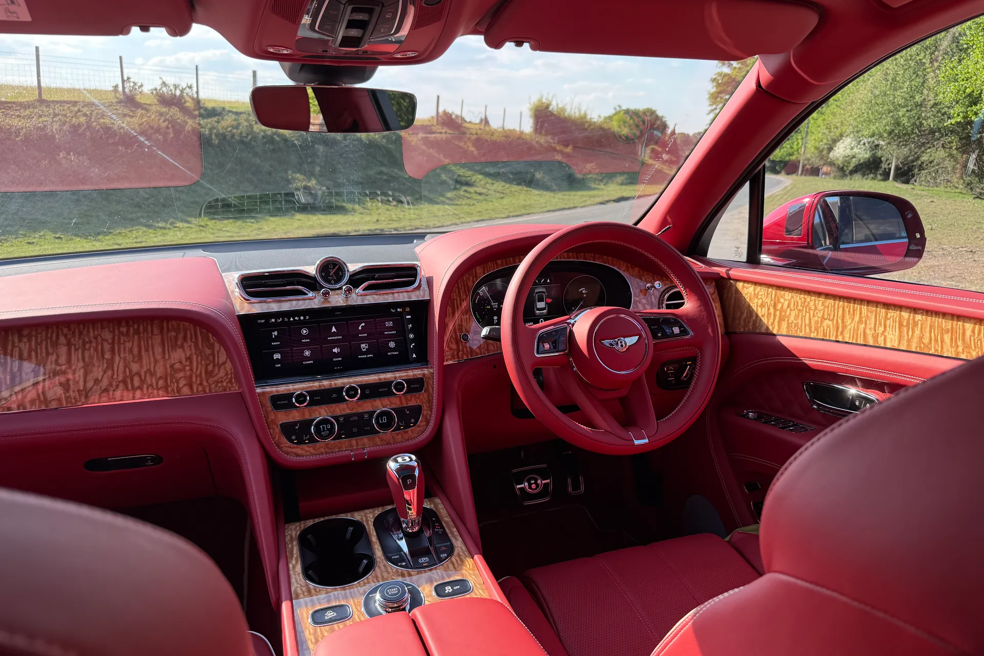 Bentley BENTAYGA thumbnail image number 26