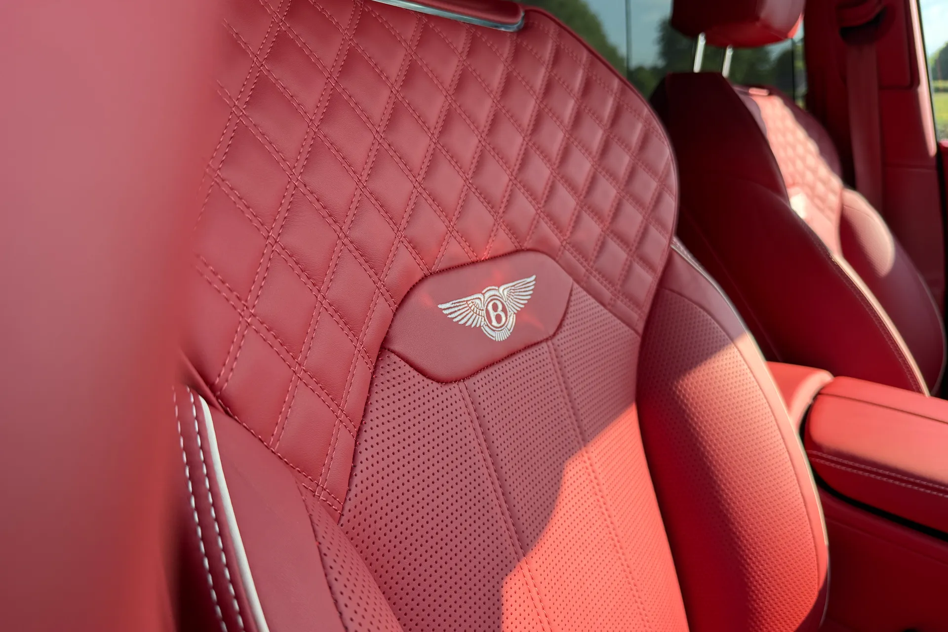 Bentley BENTAYGA thumbnail image number 18