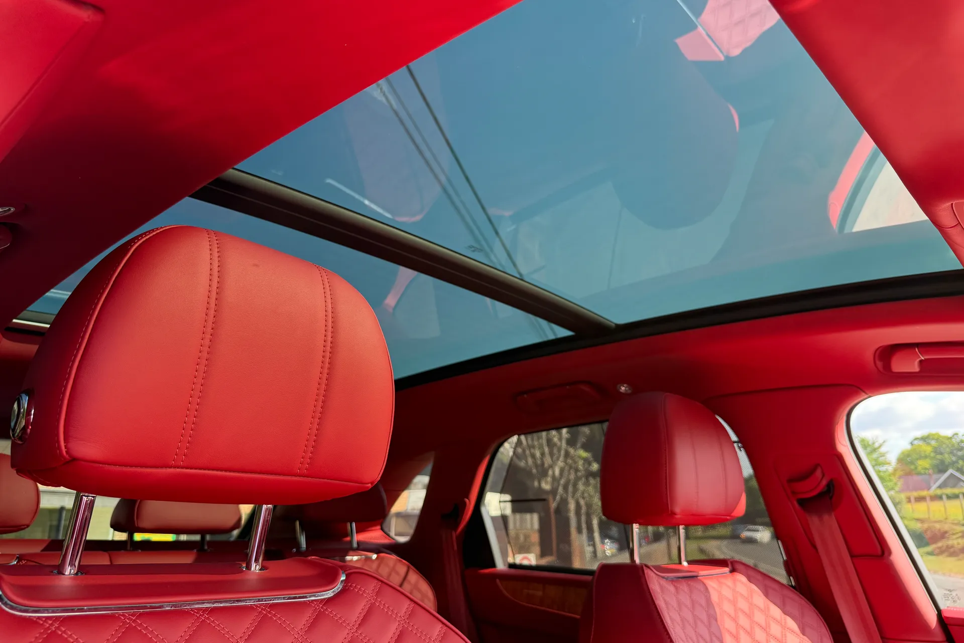 Bentley BENTAYGA thumbnail image number 3