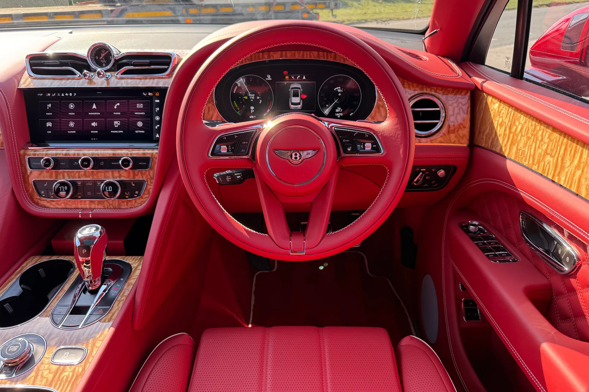 Bentley BENTAYGA thumbnail image number 27