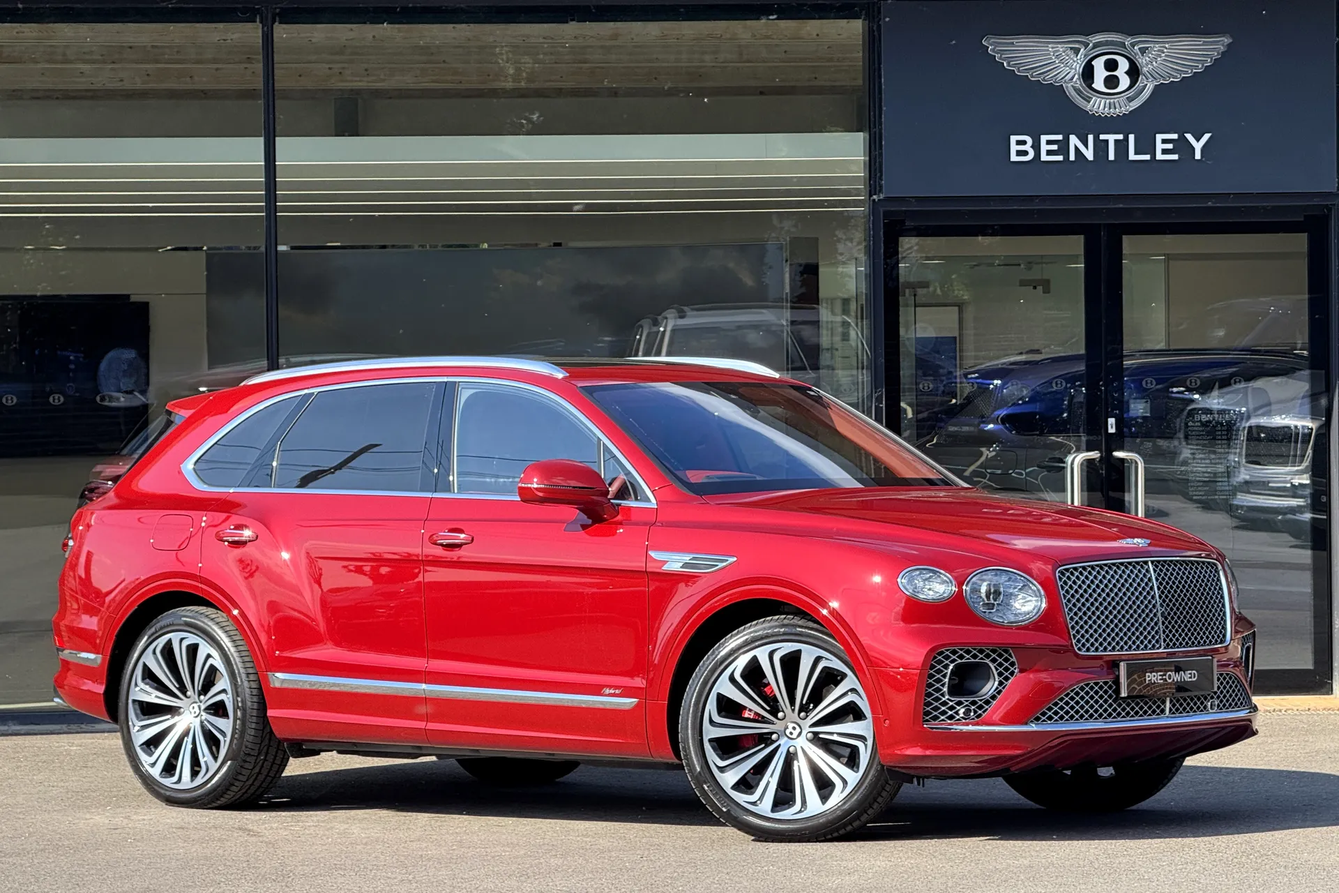 Bentley BENTAYGA focused image