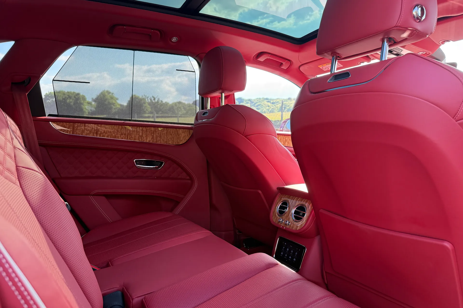 Bentley BENTAYGA thumbnail image number 21