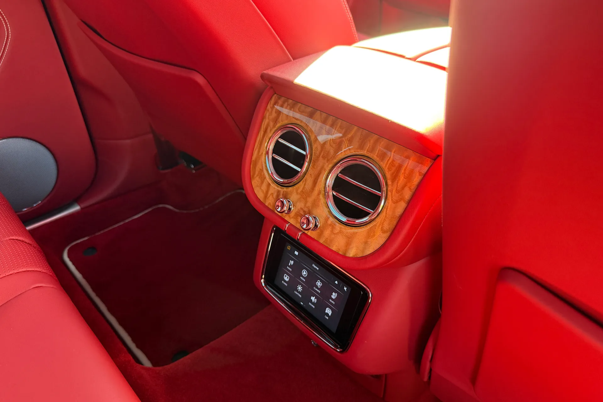 Bentley BENTAYGA thumbnail image number 24